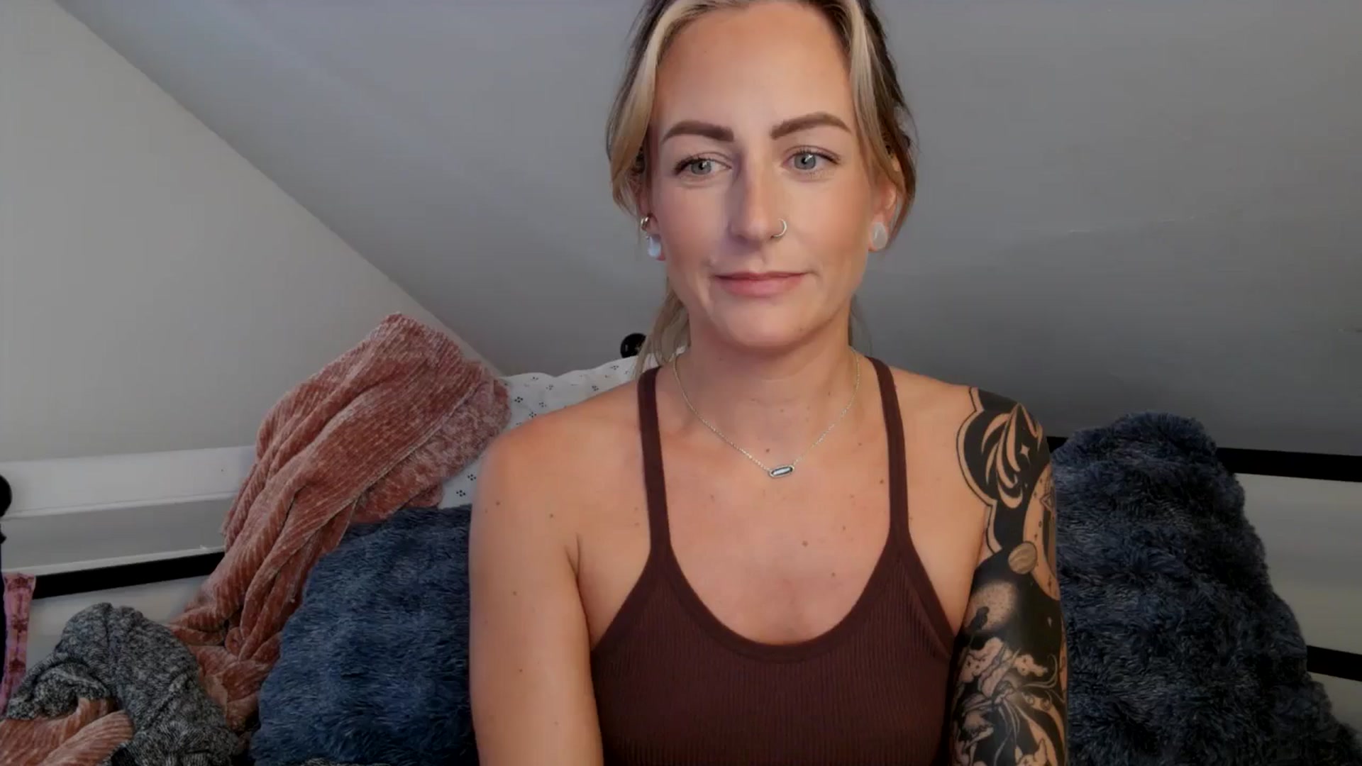 Gallery image thumbnail from Lena_bee's myfreecams stream on, 10/07/2024, 17:19 image 1 of 20