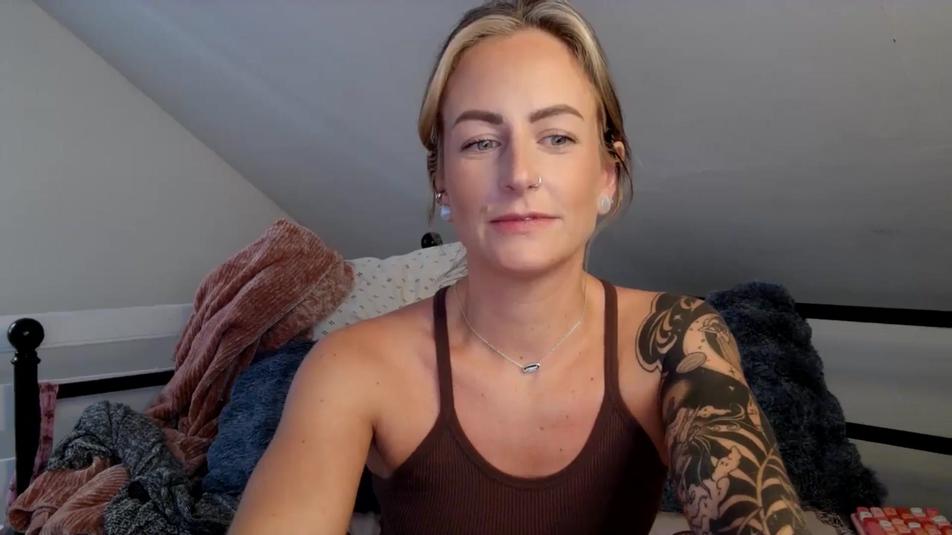 Gallery image thumbnail from Lena_bee's myfreecams stream on, 10/07/2024, 17:19 image 18 of 20