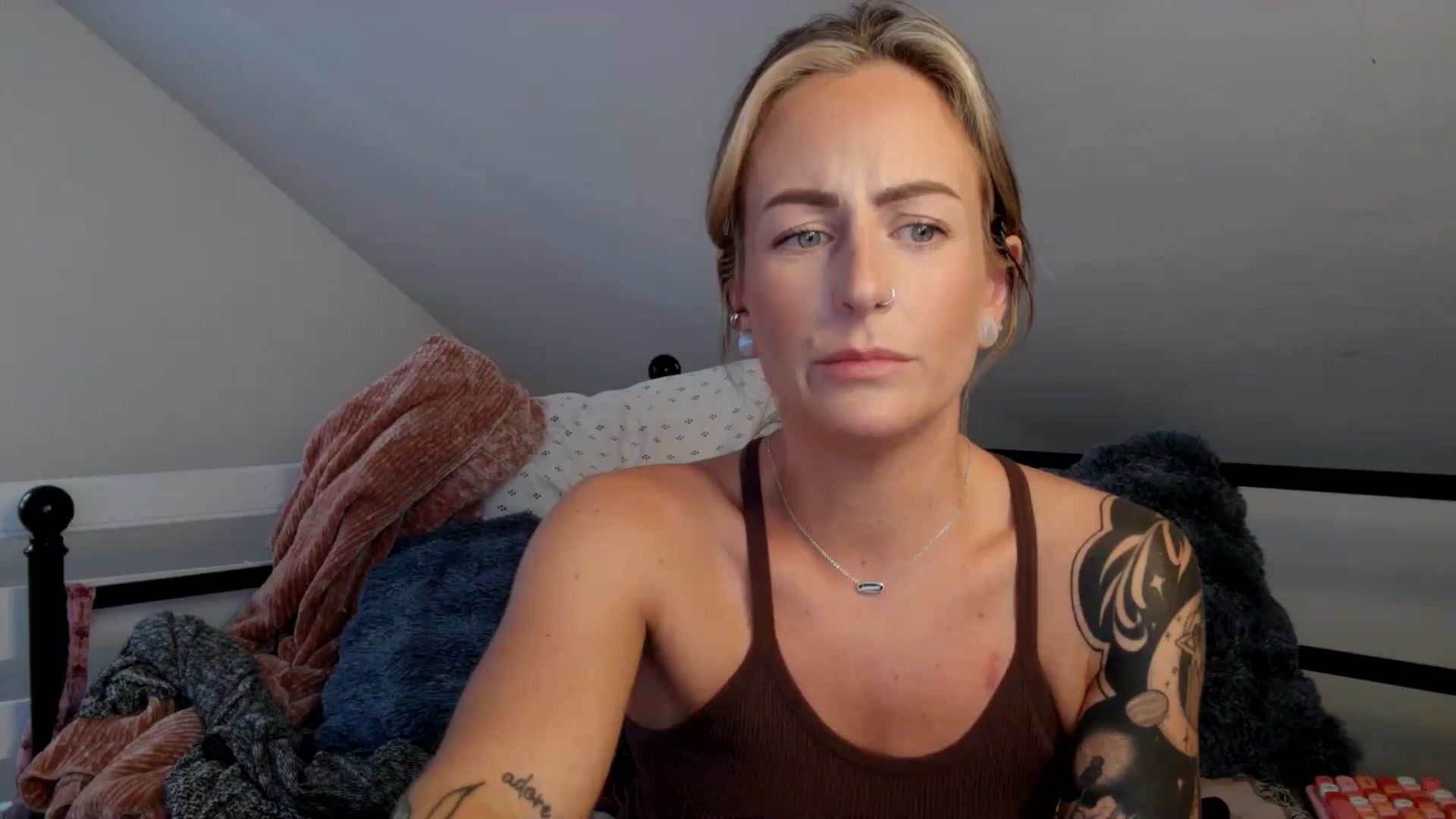 Gallery image thumbnail from Lena_bee's myfreecams stream on, 10/07/2024, 17:19 image 20 of 20