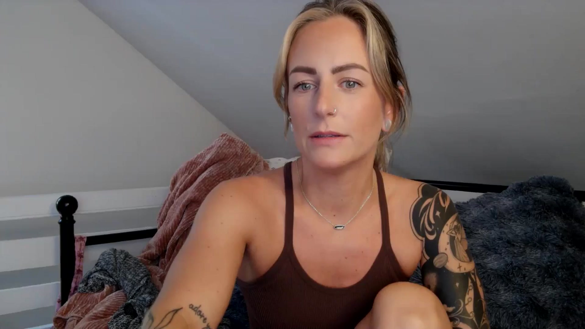 Gallery image thumbnail from Lena_bee's myfreecams stream on, 10/07/2024, 17:19 image 10 of 20