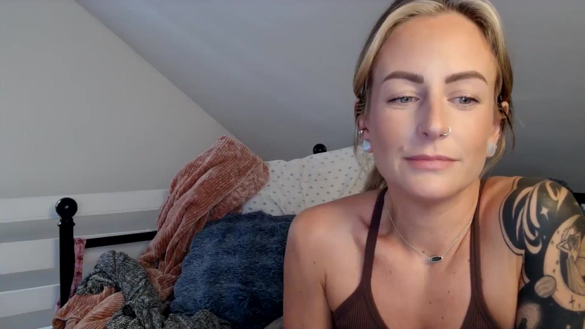 Gallery image thumbnail from Lena_bee's myfreecams stream on, 10/07/2024, 17:19 image 17 of 20