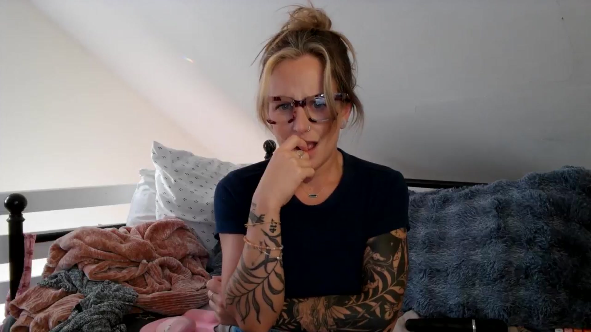 Gallery image thumbnail from Lena_bee's myfreecams stream on, 10/07/2024, 19:36 image 5 of 20