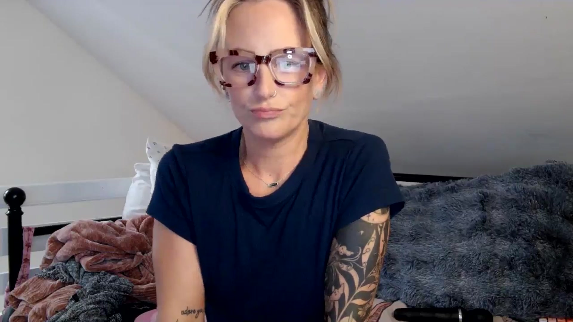 Gallery image thumbnail from Lena_bee's myfreecams stream on, 10/07/2024, 19:36 image 2 of 20