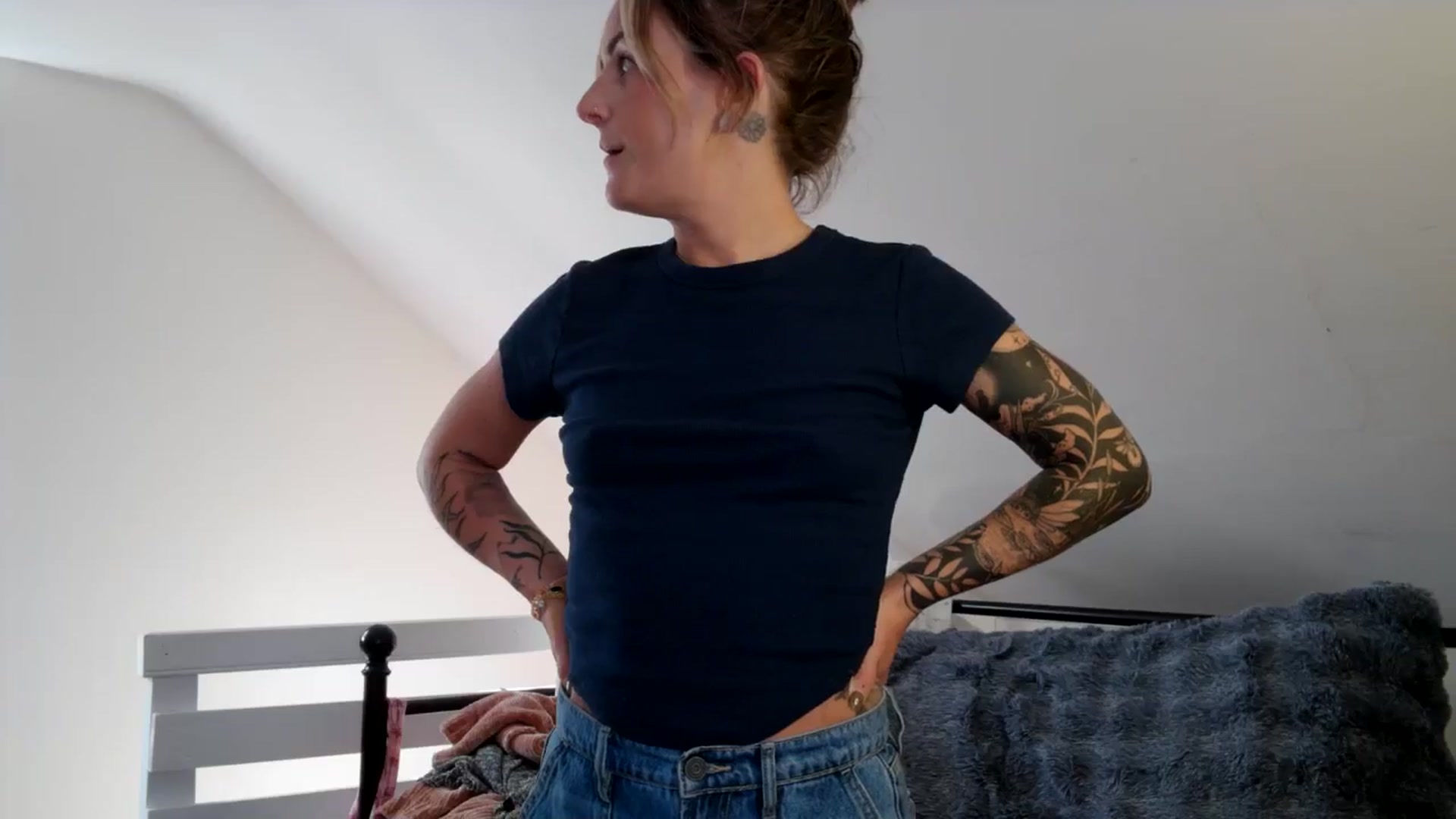 Gallery image thumbnail from Lena_bee's myfreecams stream on, 10/07/2024, 19:36 image 9 of 20