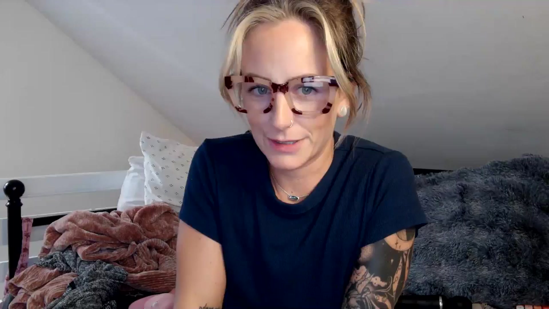 Gallery image thumbnail from Lena_bee's myfreecams stream on, 10/07/2024, 19:36 image 1 of 20