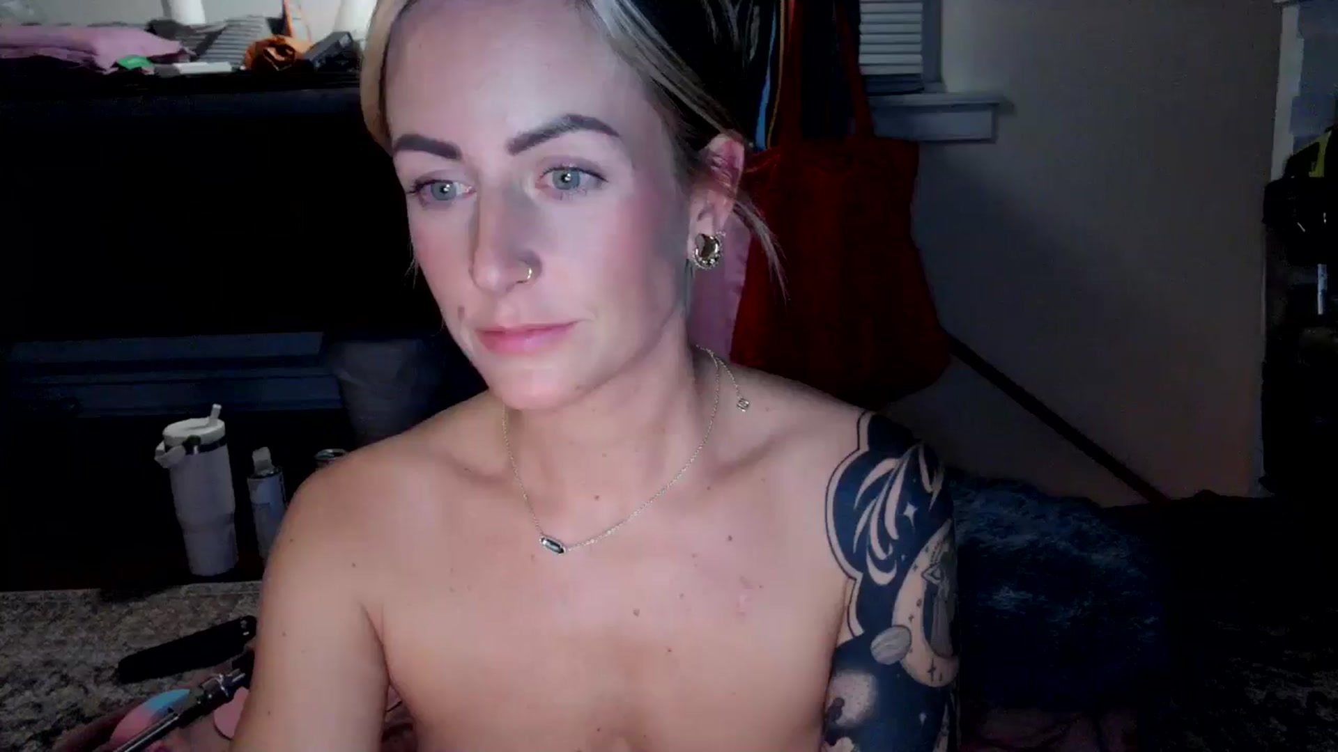 Gallery image thumbnail from Lena_bee's myfreecams stream on, 10/11/2024, 03:50 image 18 of 20