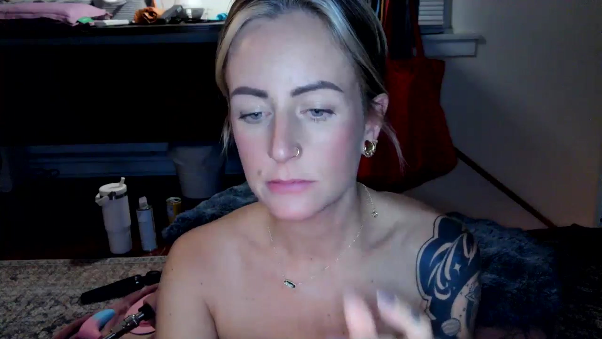 Gallery image thumbnail from Lena_bee's myfreecams stream on, 10/11/2024, 03:50 image 10 of 20