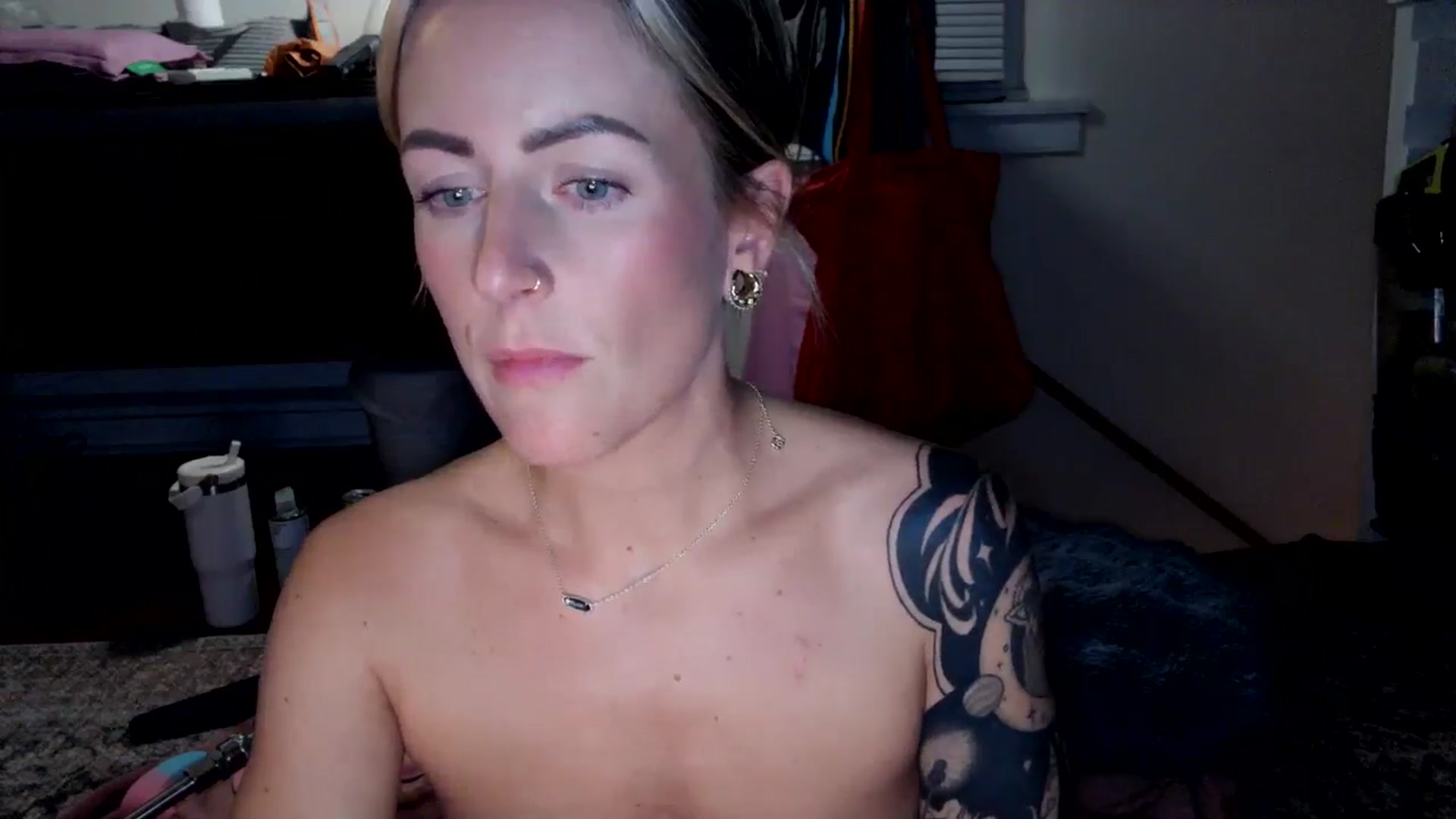 Gallery image thumbnail from Lena_bee's myfreecams stream on, 10/11/2024, 03:50 image 12 of 20