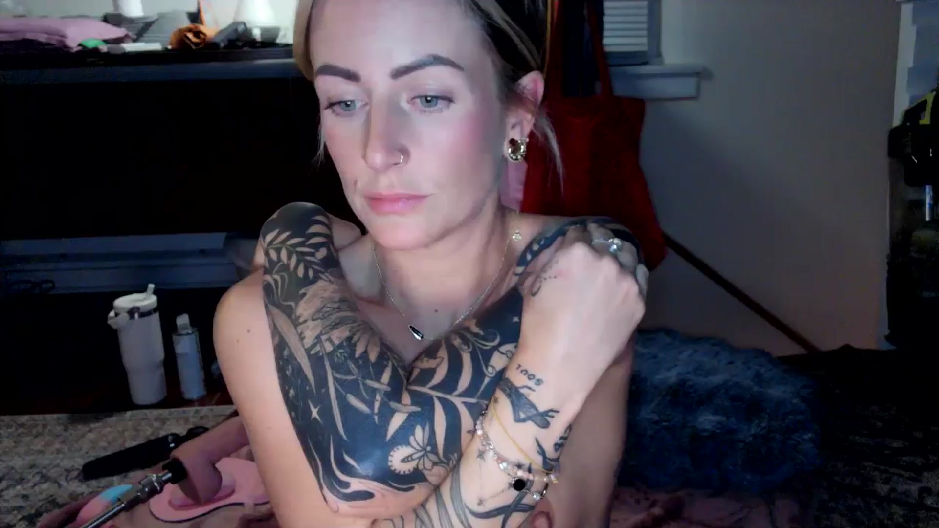 Gallery image thumbnail from Lena_bee's myfreecams stream on, 10/11/2024, 03:50 image 19 of 20