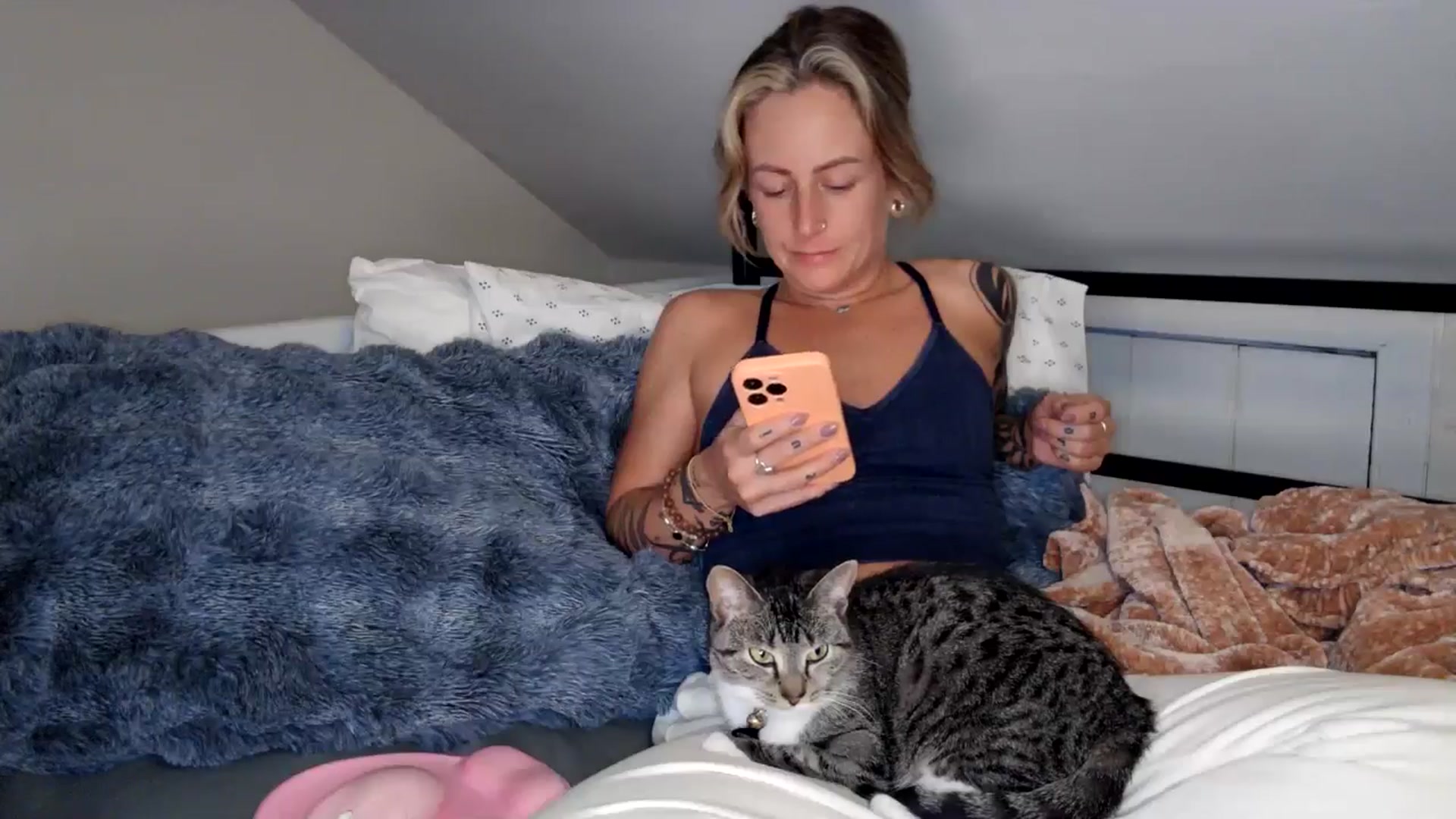 Gallery image thumbnail from Lena_bee's myfreecams stream on, 10/13/2024, 04:48 image 2 of 20