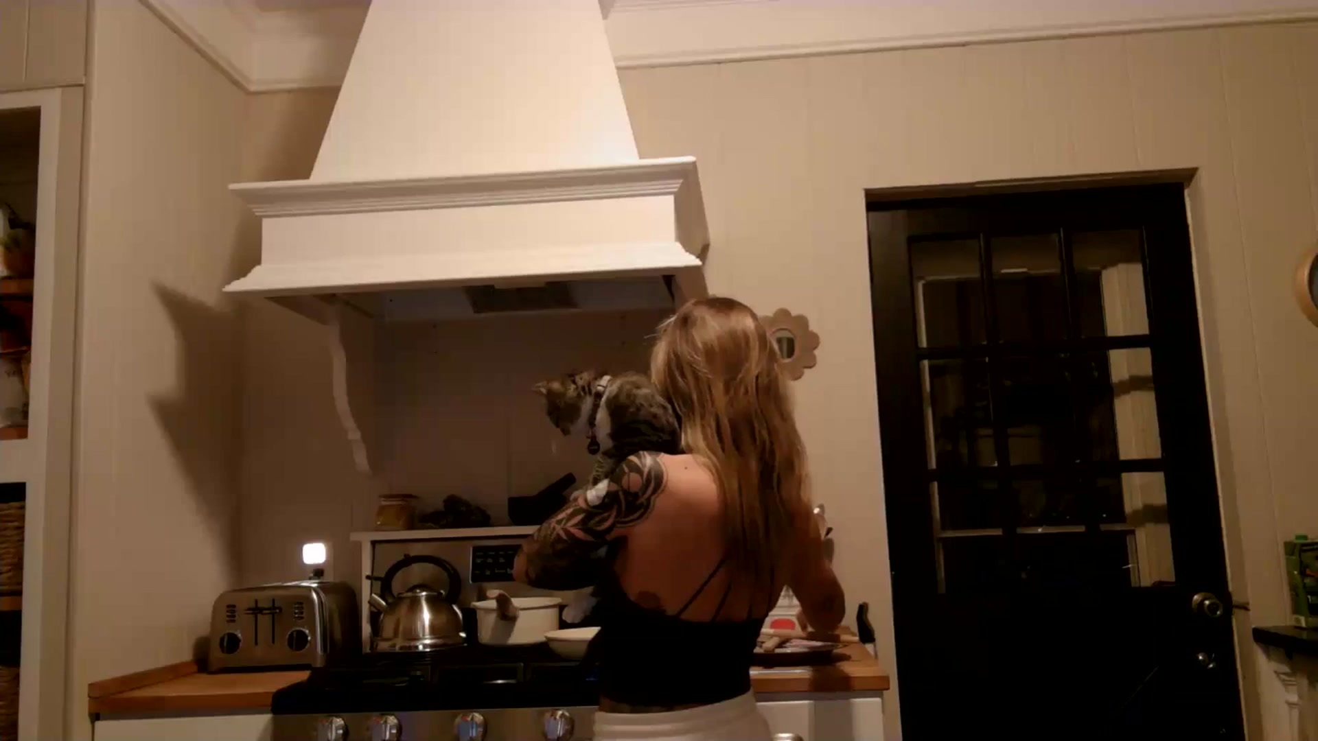 Gallery image thumbnail from Lena_bee's myfreecams stream on, 10/13/2024, 04:48 image 10 of 20