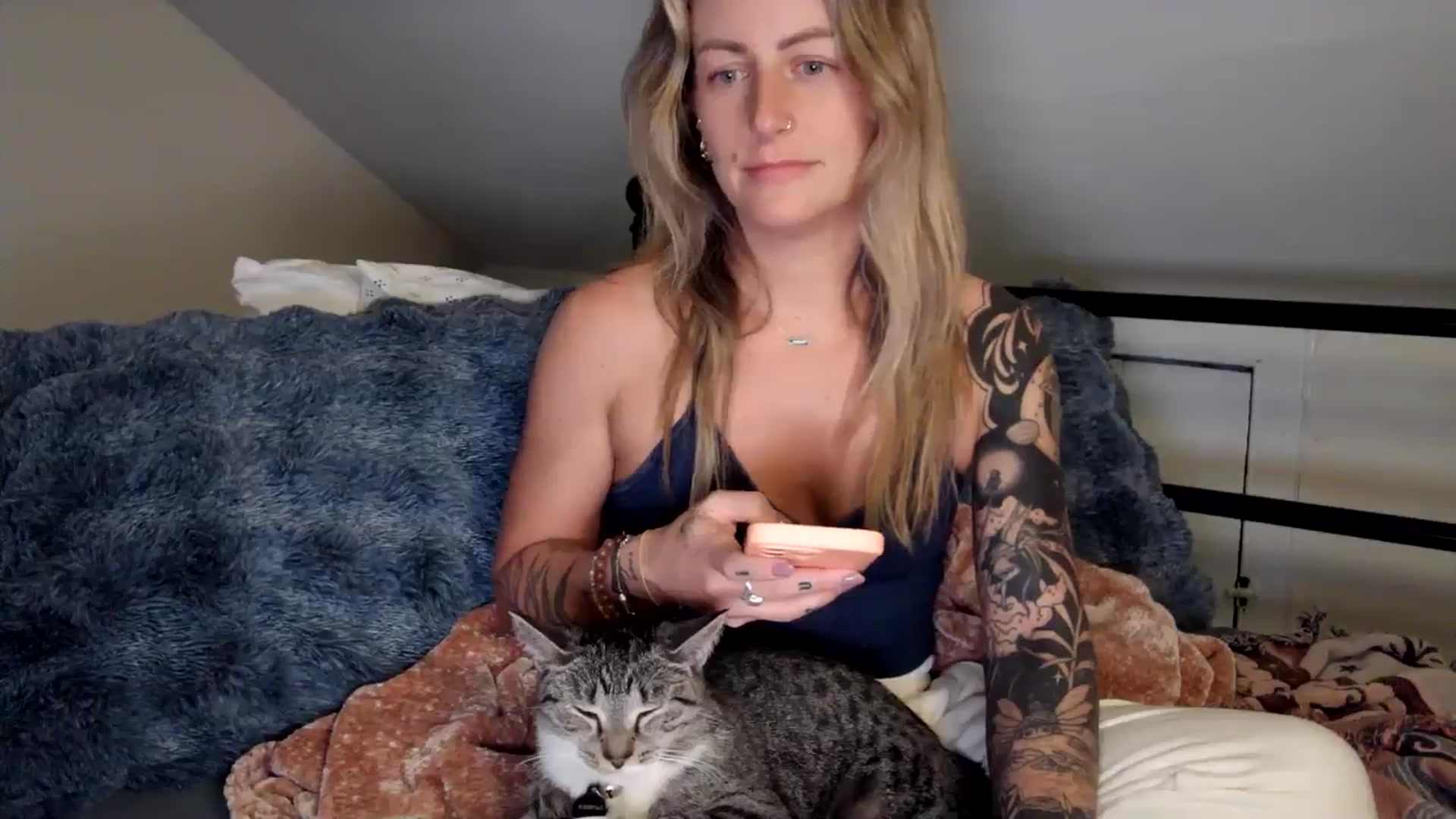 Gallery image thumbnail from Lena_bee's myfreecams stream on, 10/13/2024, 04:48 image 19 of 20