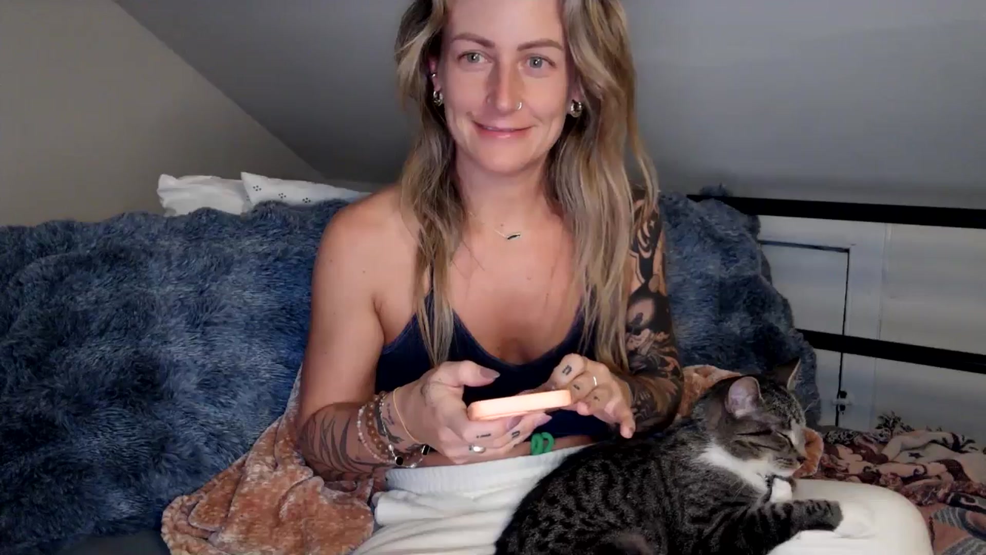 Gallery image thumbnail from Lena_bee's myfreecams stream on, 10/13/2024, 04:48 image 18 of 20