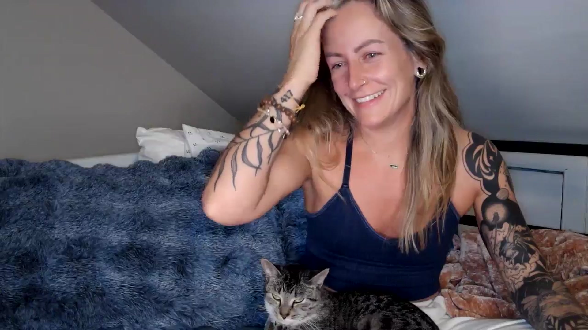 Gallery image thumbnail from Lena_bee's myfreecams stream on, 10/13/2024, 04:48 image 4 of 20