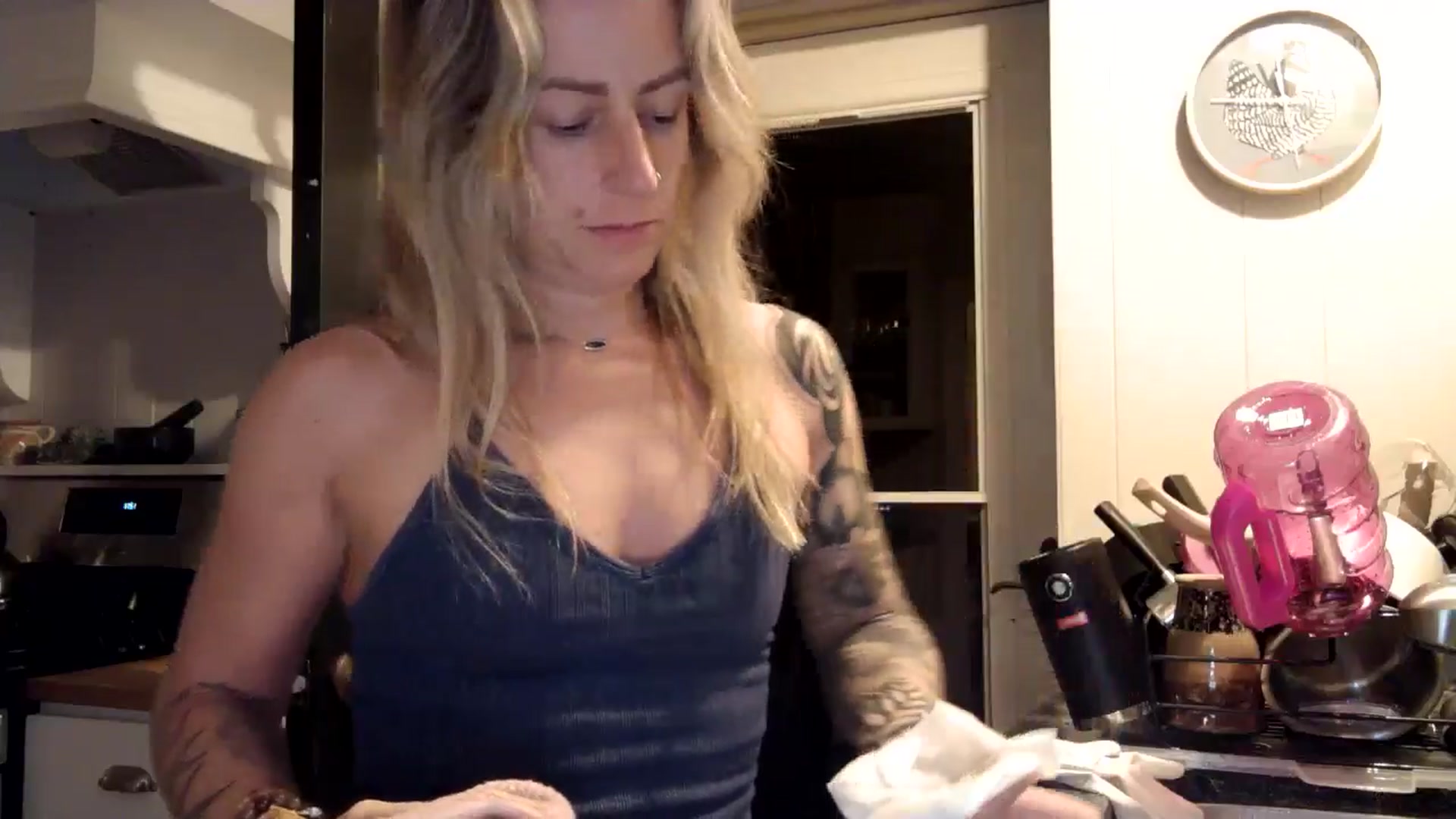 Gallery image thumbnail from Lena_bee's myfreecams stream on, 10/13/2024, 04:48 image 15 of 20