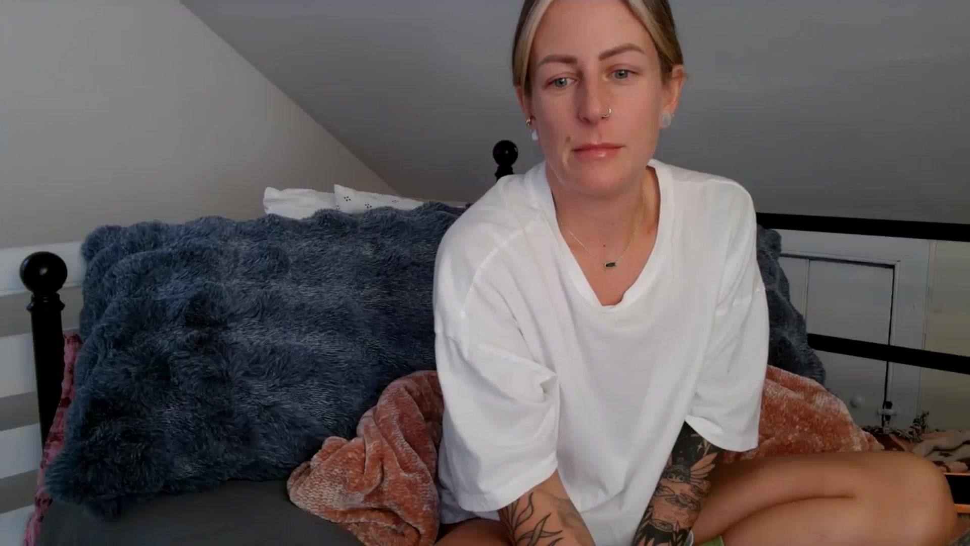 Gallery image thumbnail from Lena_bee's myfreecams stream on, 10/15/2024, 15:54 image 6 of 20
