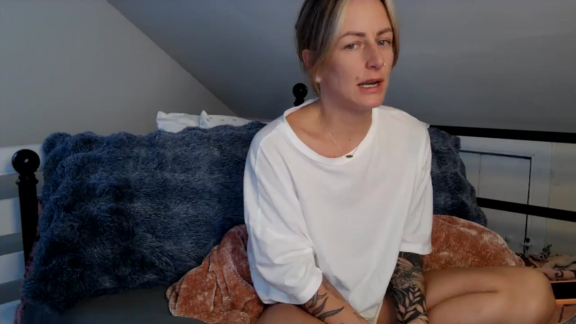 Gallery image thumbnail from Lena_bee's myfreecams stream on, 10/15/2024, 15:54 image 10 of 20