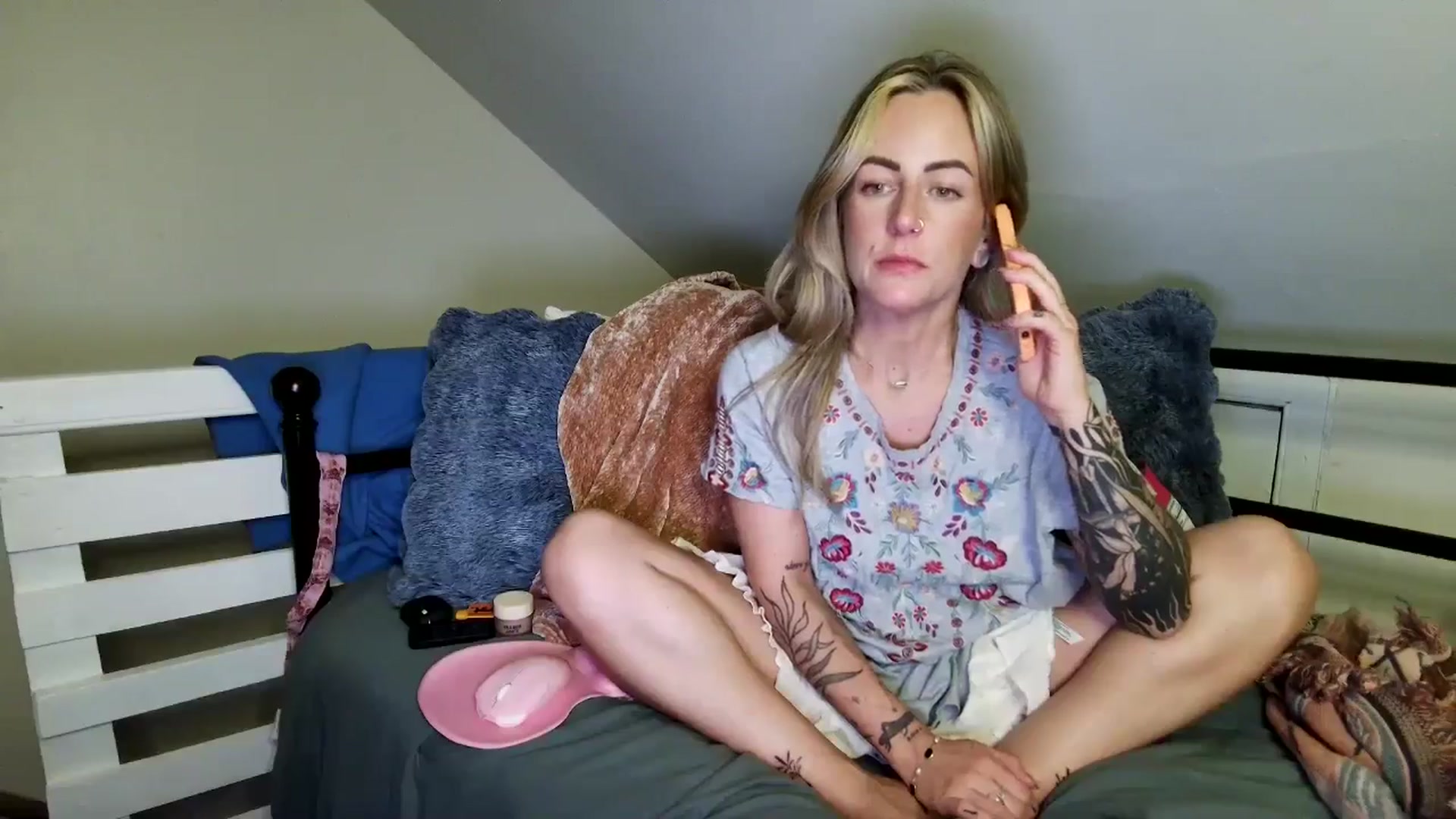 Gallery image thumbnail from Lena_bee's myfreecams stream on, 10/22/2024, 03:38 image 4 of 20