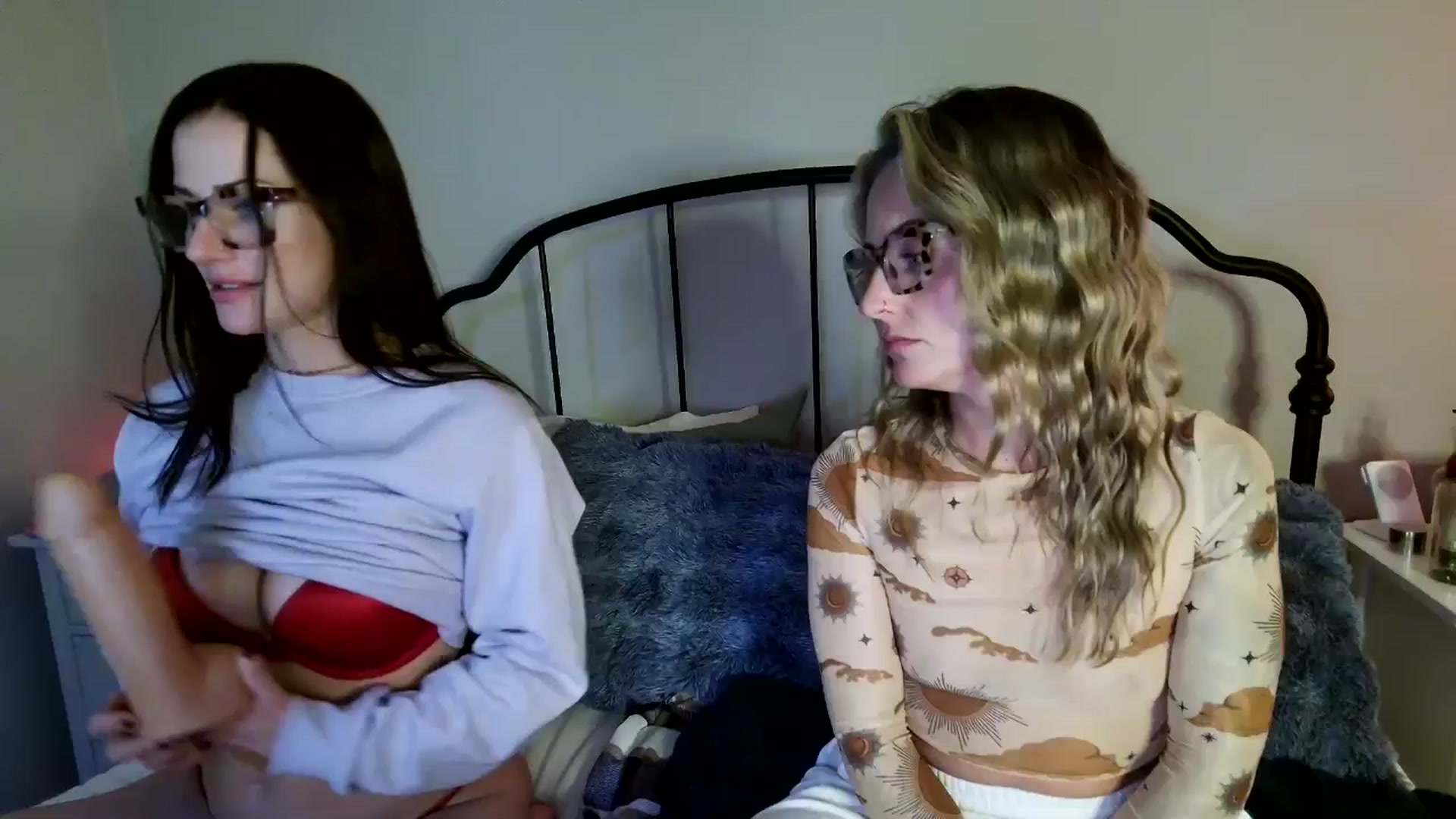 Gallery image thumbnail from Lena_bee's myfreecams stream on, 10/26/2024, 04:44 image 1 of 20