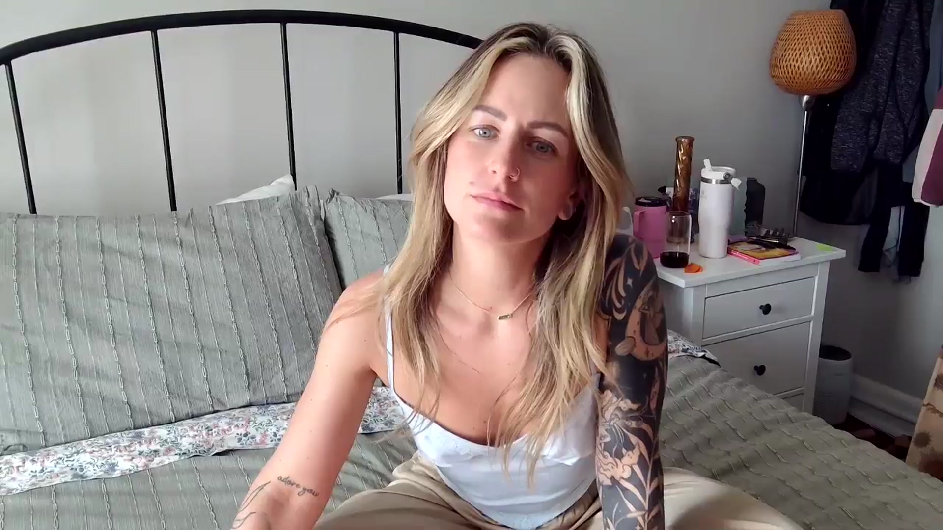 Gallery image thumbnail from Lena_bee's myfreecams stream on, 11/07/2024, 19:13 image 10 of 20