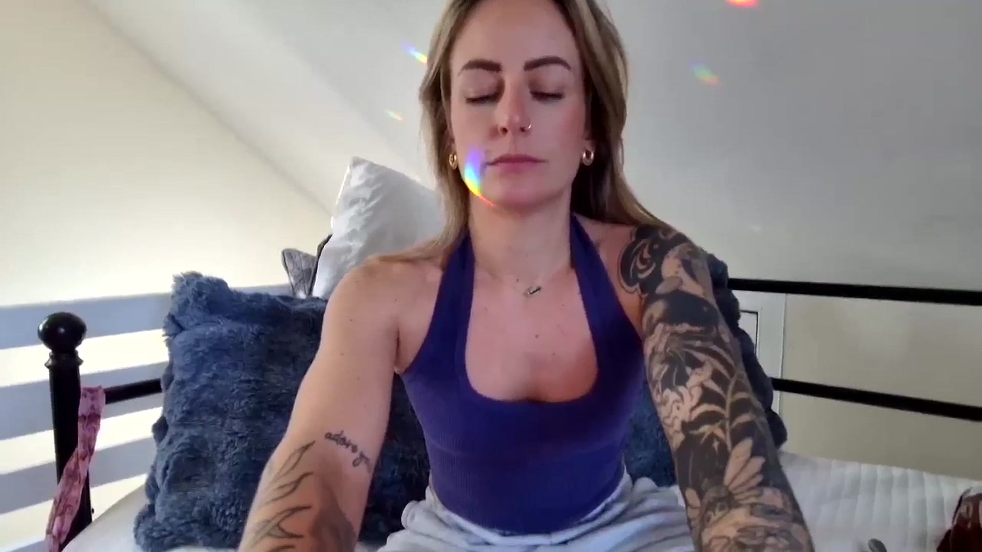 Gallery image thumbnail from Lena_bee's myfreecams stream on, 11/18/2024, 19:53 image 8 of 20