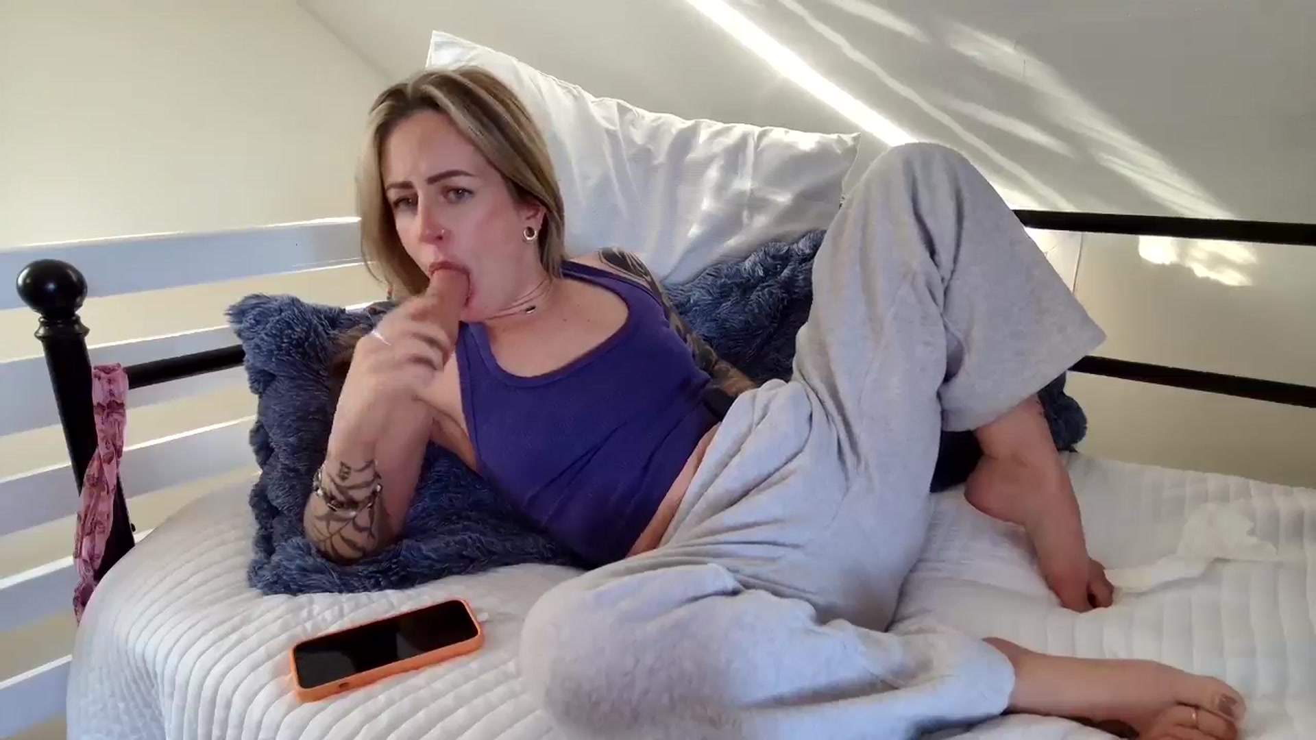 Gallery image thumbnail from Lena_bee's myfreecams stream on, 11/18/2024, 20:50 image 4 of 20