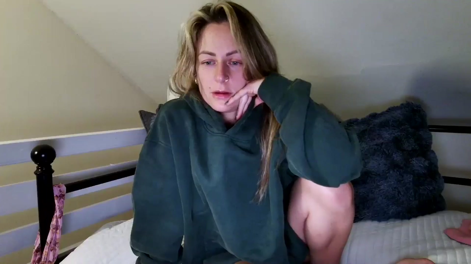 Gallery image thumbnail from Lena_bee's myfreecams stream on, 11/22/2024, 07:16 image 3 of 20