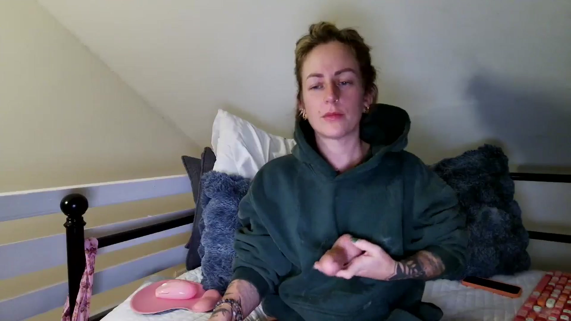 Gallery image thumbnail from Lena_bee's myfreecams stream on, 11/22/2024, 07:16 image 15 of 20
