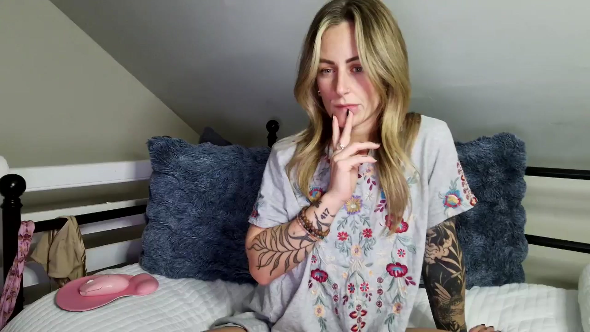 Gallery image thumbnail from Lena_bee's myfreecams stream on, 11/29/2024, 05:41 image 7 of 20