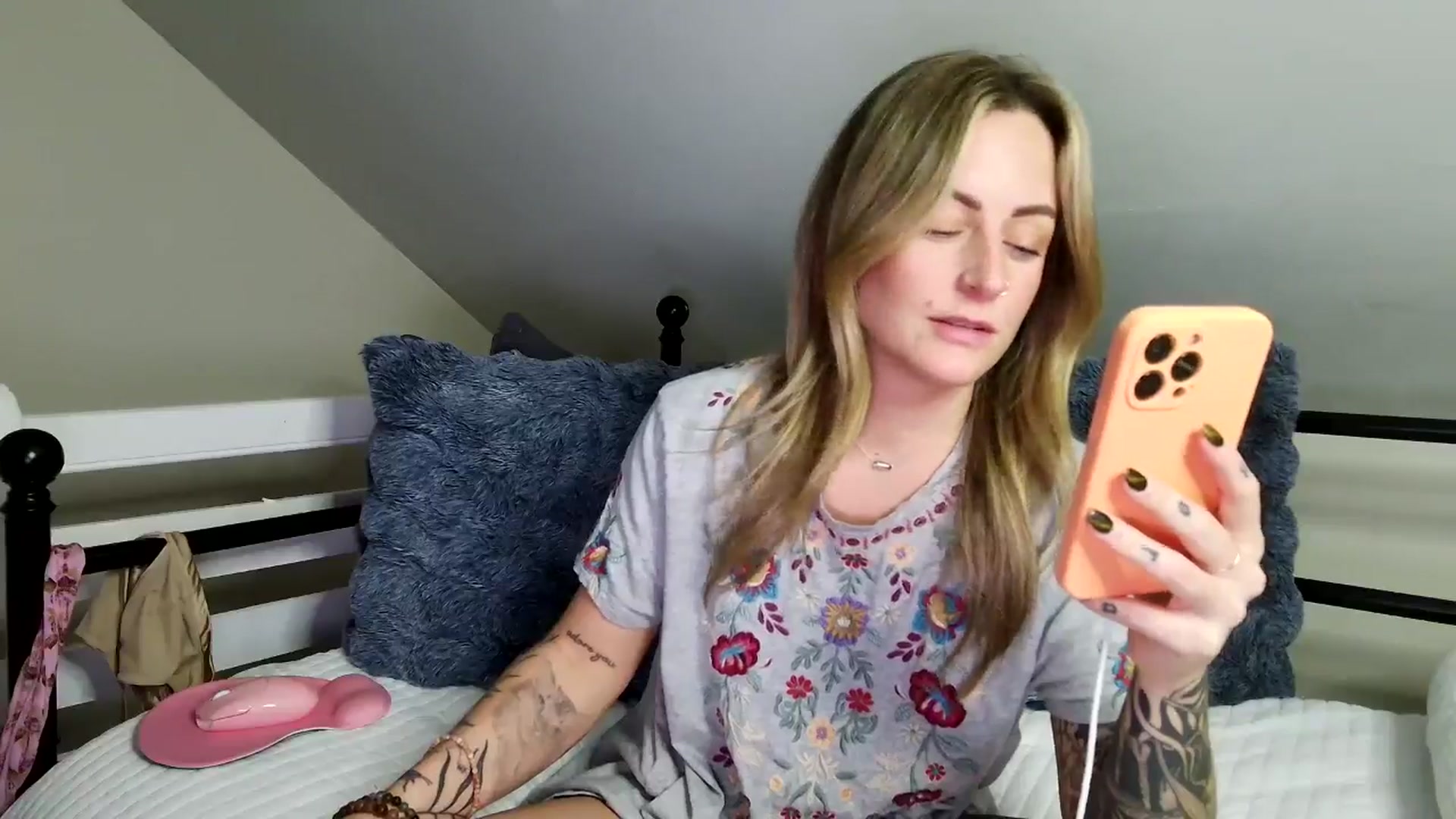 Gallery image thumbnail from Lena_bee's myfreecams stream on, 11/29/2024, 05:41 image 5 of 20