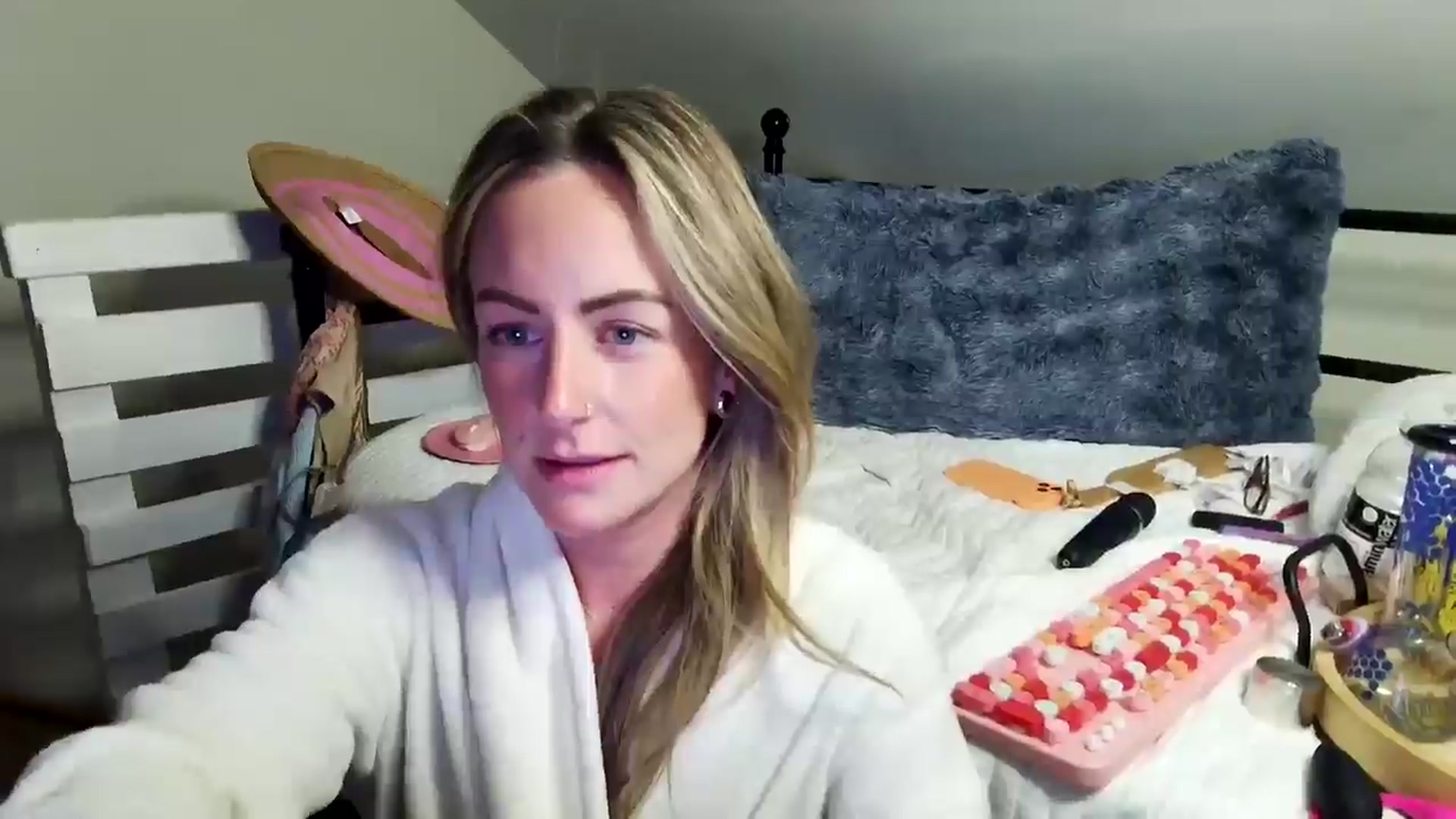 Gallery image thumbnail from Lena_bee's myfreecams stream on, 12/01/2024, 01:30 image 10 of 20
