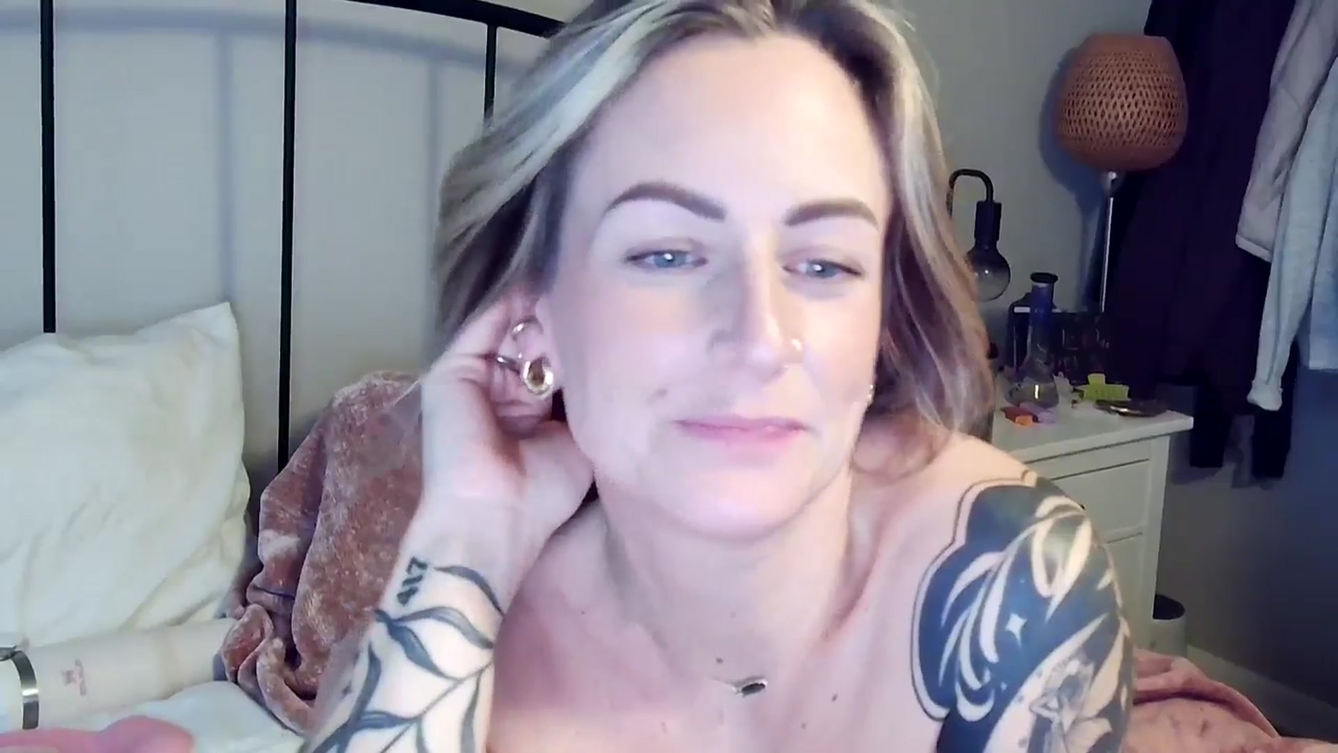 Gallery image thumbnail from Lena_bee's myfreecams stream on, 12/04/2024, 20:36 image 20 of 20