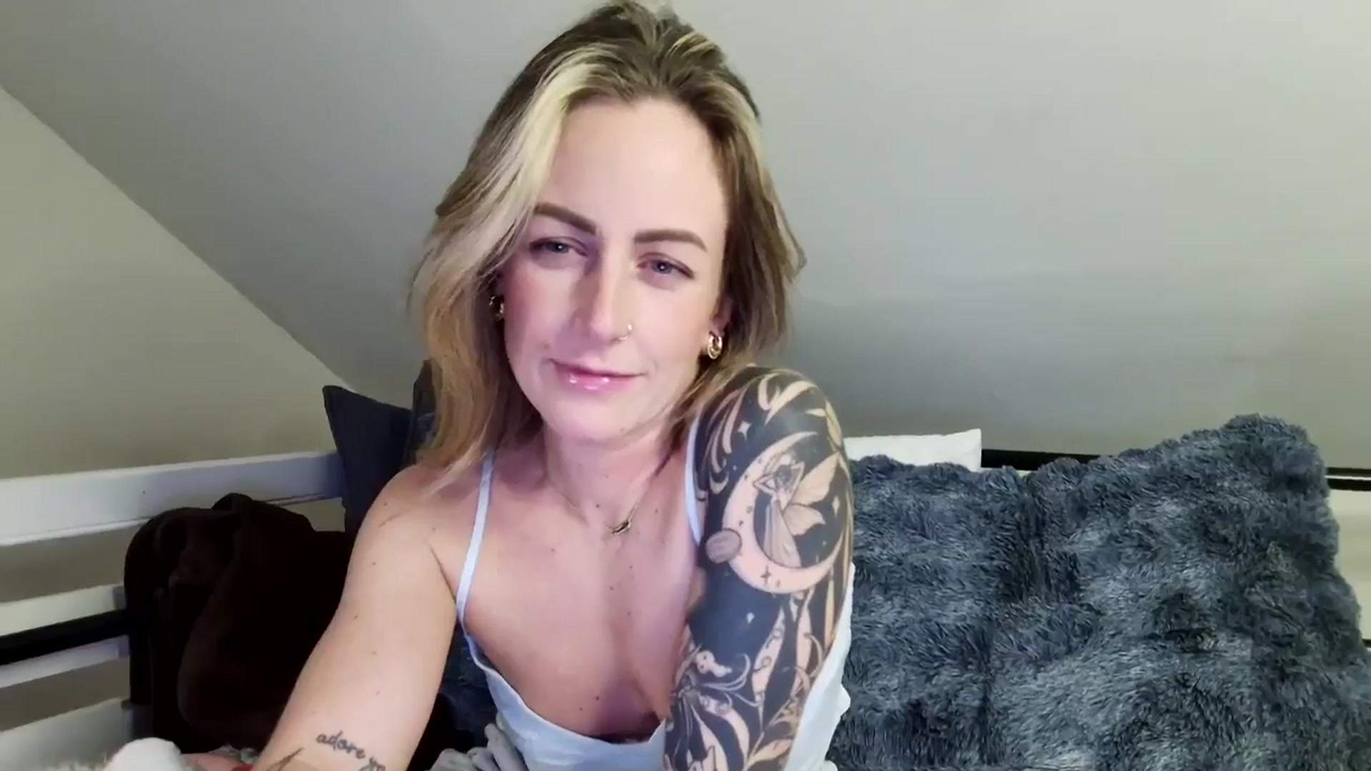 Gallery image thumbnail from Lena_bee's myfreecams stream on, 12/05/2024, 06:07 image 15 of 20
