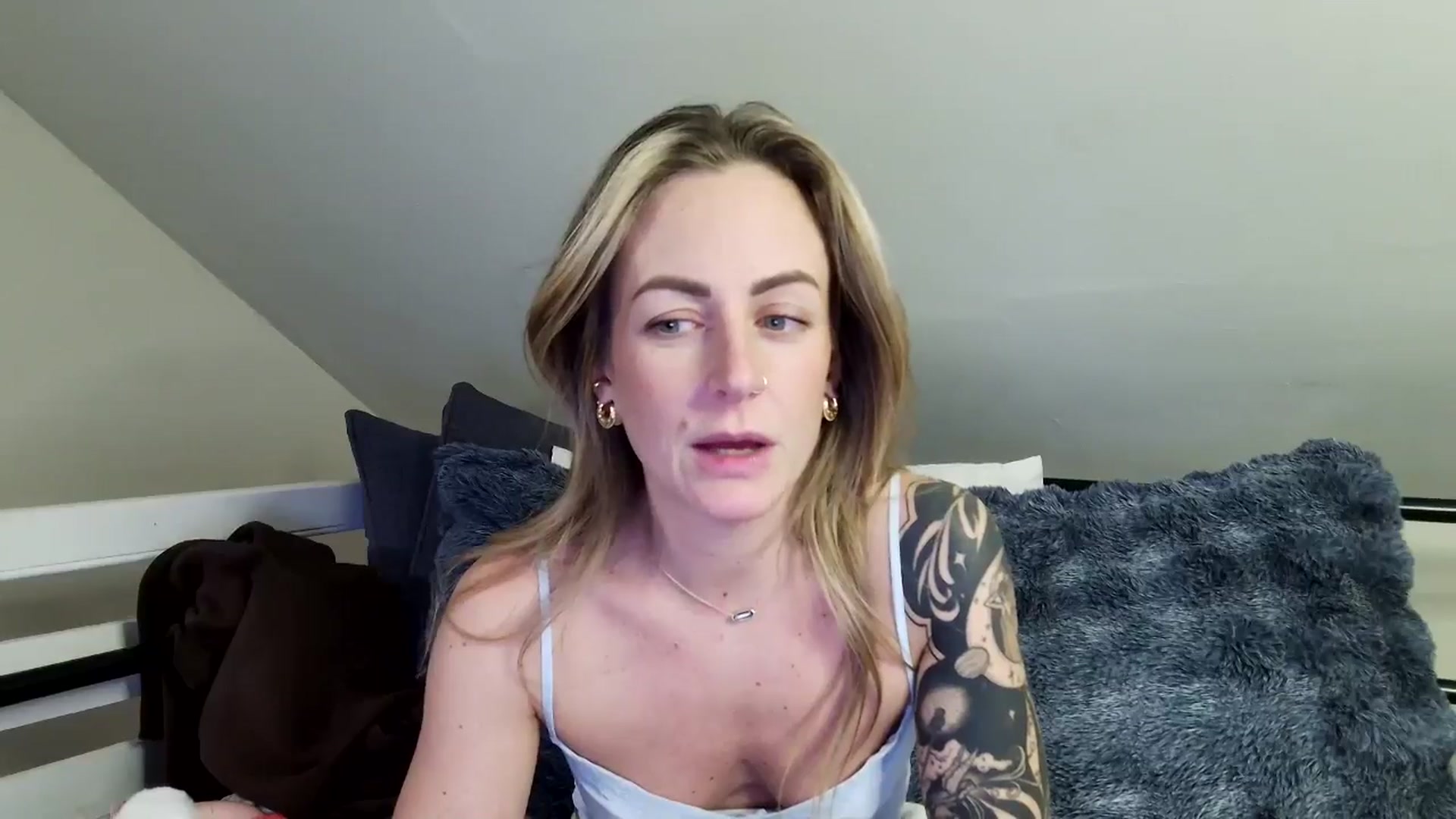 Gallery image thumbnail from Lena_bee's myfreecams stream on, 12/05/2024, 06:07 image 10 of 20