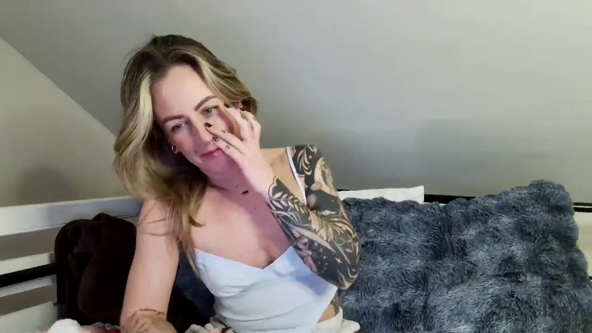 Gallery image thumbnail from Lena_bee's myfreecams stream on, 12/05/2024, 06:07 image 16 of 20