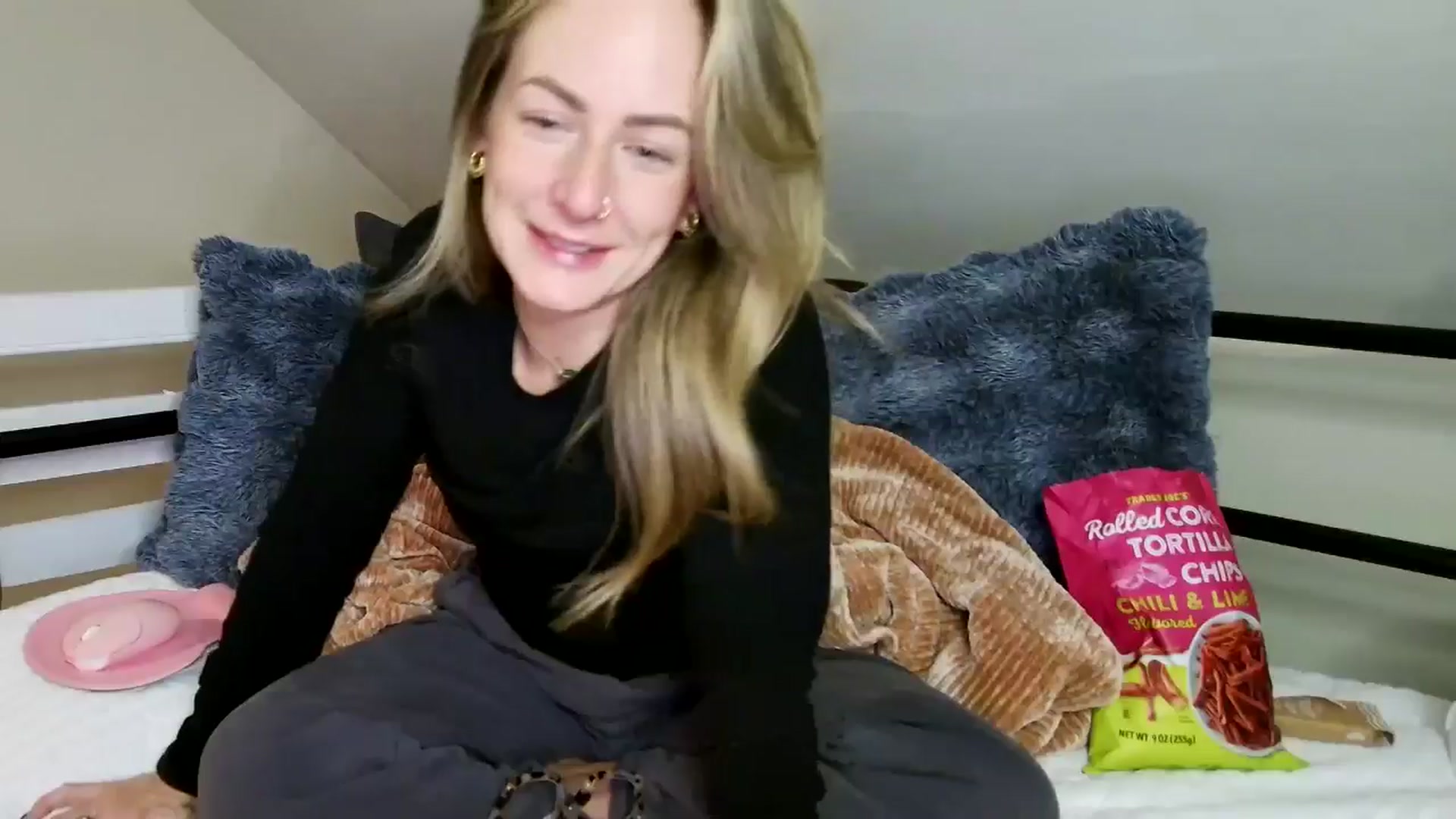 Gallery image thumbnail from Lena_bee's myfreecams stream on, 12/07/2024, 08:11 image 17 of 20