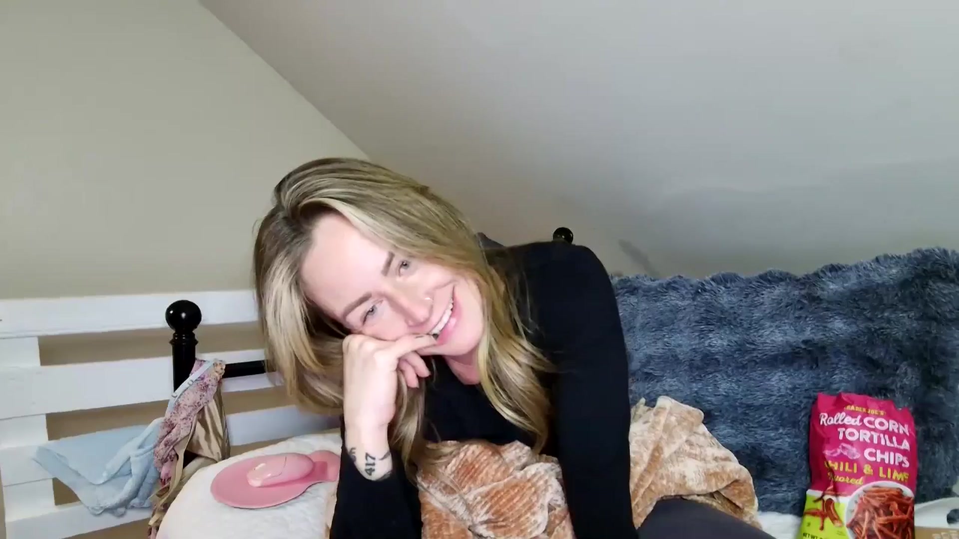 Gallery image thumbnail from Lena_bee's myfreecams stream on, 12/07/2024, 08:11 image 9 of 20