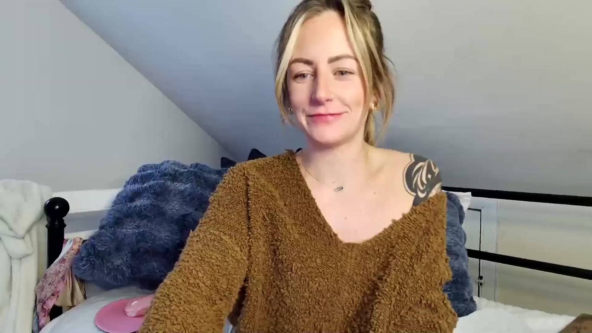 Gallery image thumbnail from Lena_bee's myfreecams stream on, 12/10/2024, 18:54 image 3 of 20