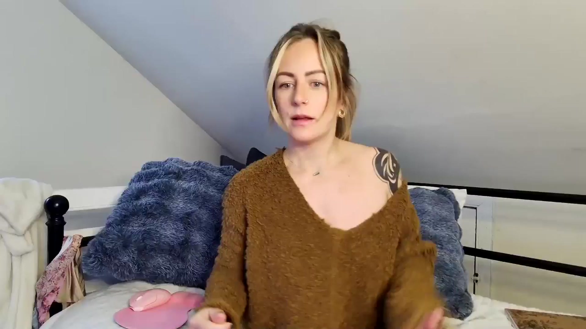 Gallery image thumbnail from Lena_bee's myfreecams stream on, 12/10/2024, 18:54 image 1 of 20