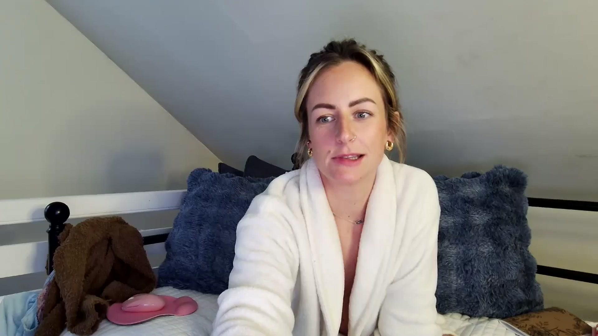 Gallery image thumbnail from Lena_bee's myfreecams stream on, 12/10/2024, 20:36 image 10 of 20