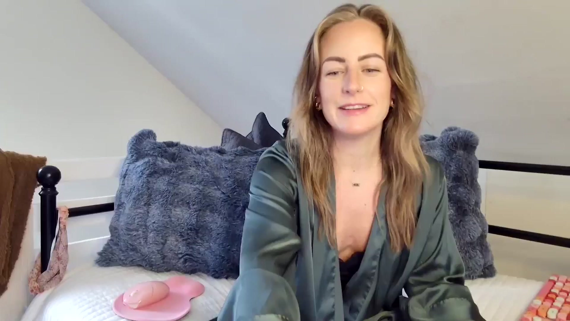 Gallery image thumbnail from Lena_bee's myfreecams stream on, 12/17/2024, 19:19 image 1 of 20