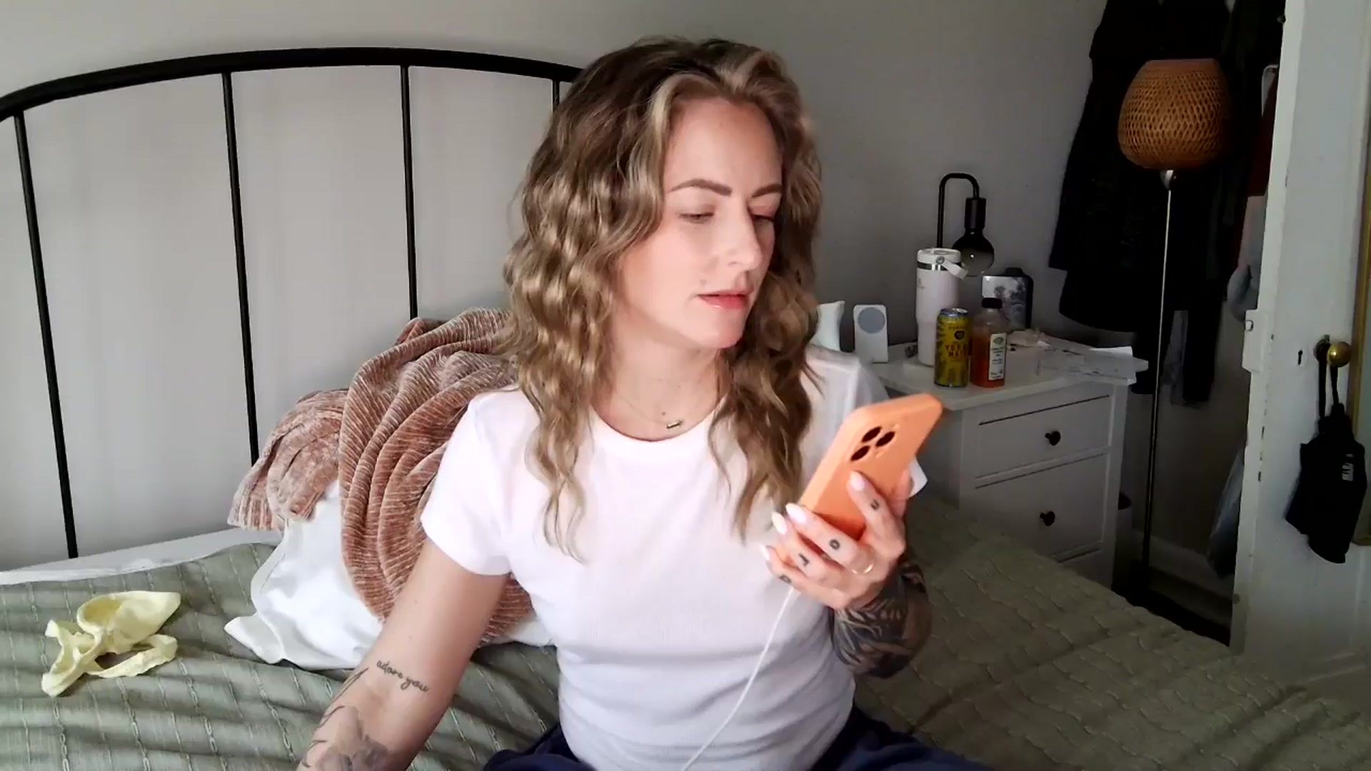 Gallery image thumbnail from Lena_bee's myfreecams stream on, 12/18/2024, 20:07 image 6 of 20