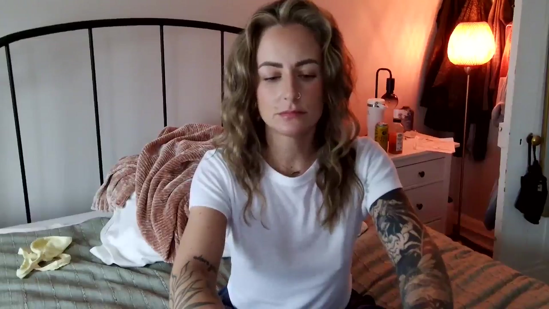 Gallery image thumbnail from Lena_bee's myfreecams stream on, 12/18/2024, 20:07 image 10 of 20