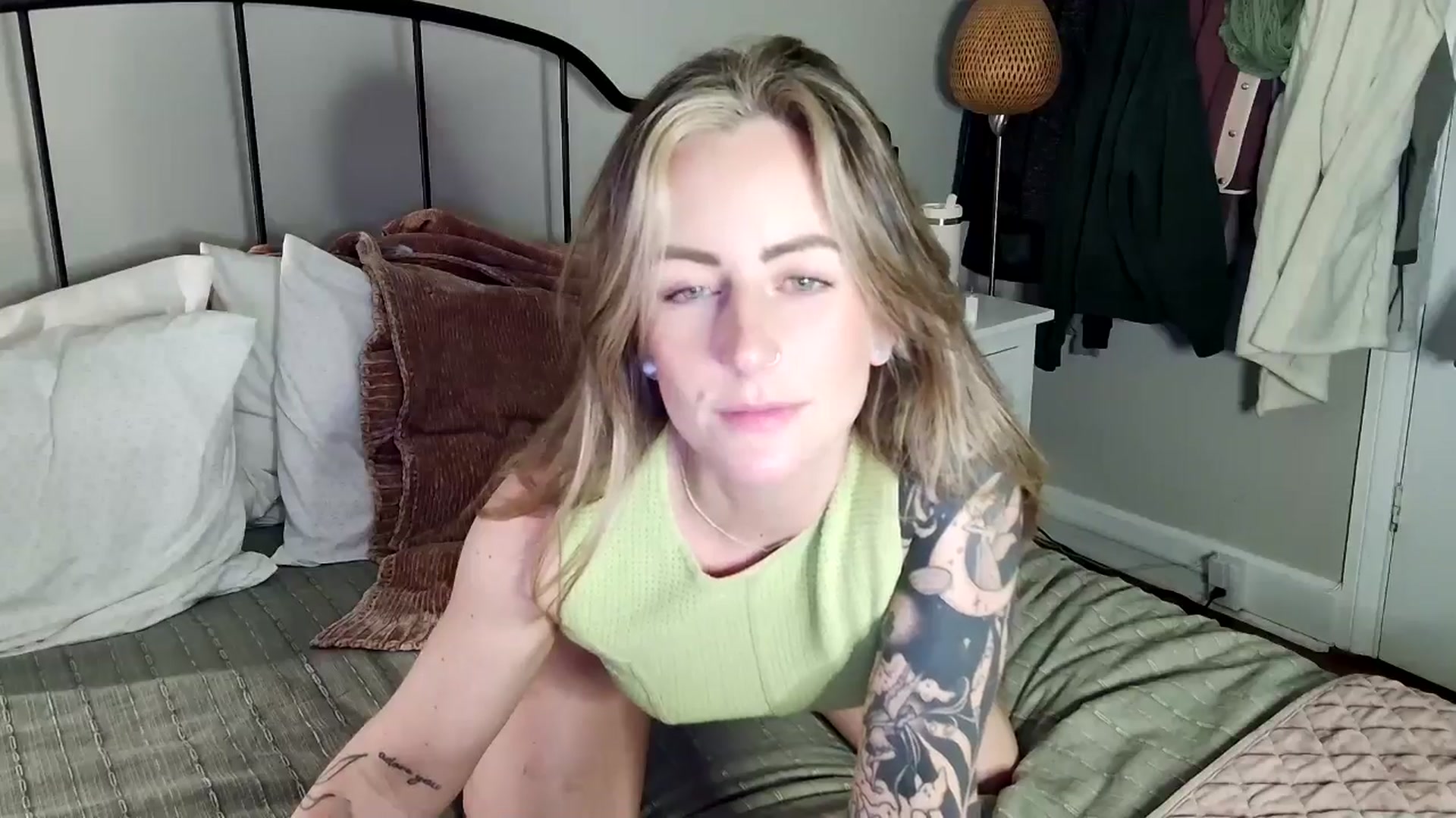 Gallery image thumbnail from Lena_bee's myfreecams stream on, 12/29/2024, 24:07 image 5 of 20