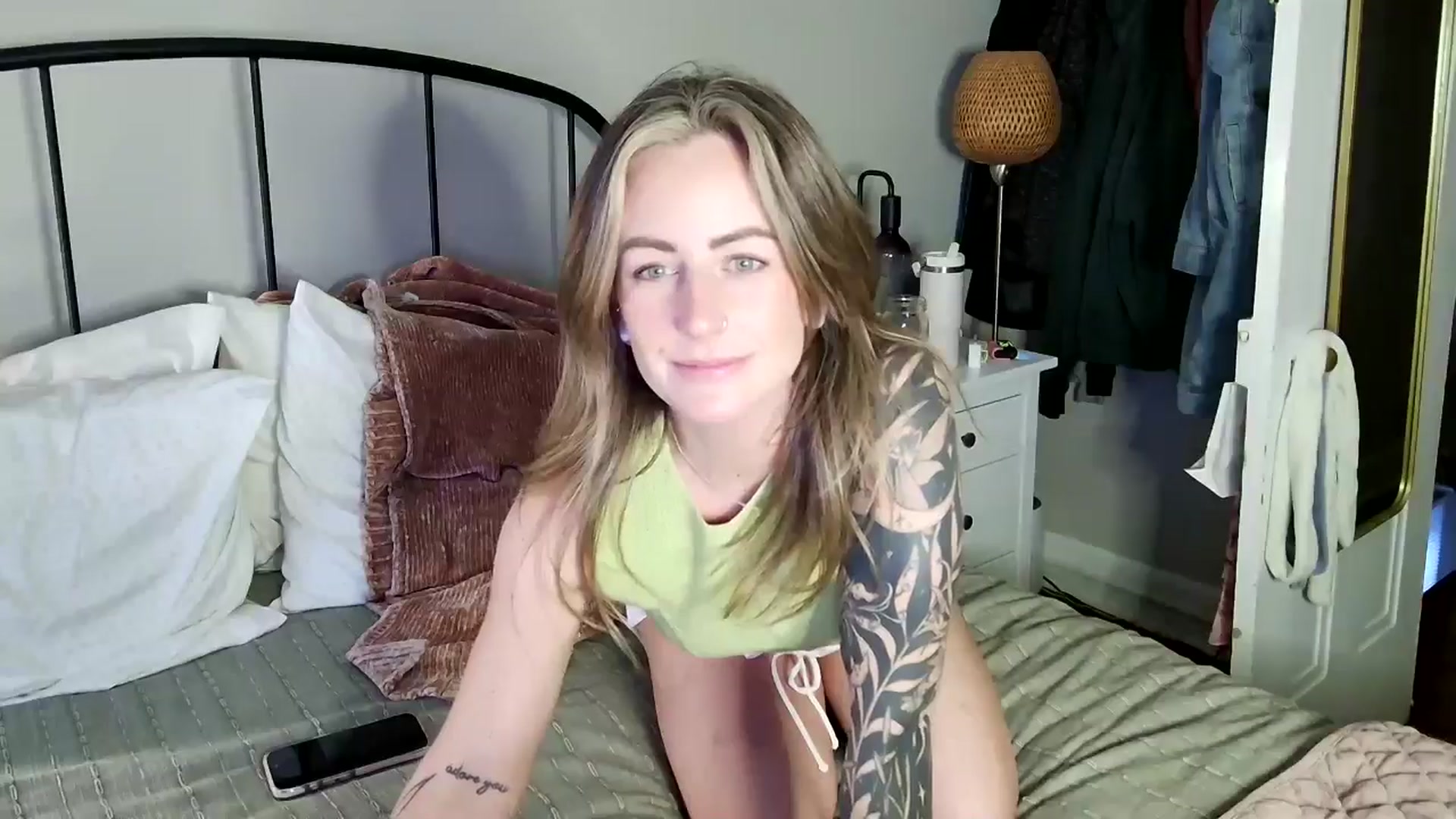 Gallery image thumbnail from Lena_bee's myfreecams stream on, 12/29/2024, 24:07 image 4 of 20
