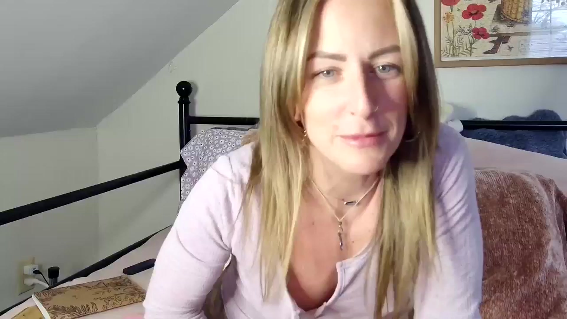 Gallery image thumbnail from Lena_bee's myfreecams stream on, 01/13/2025, 20:47 image 14 of 20