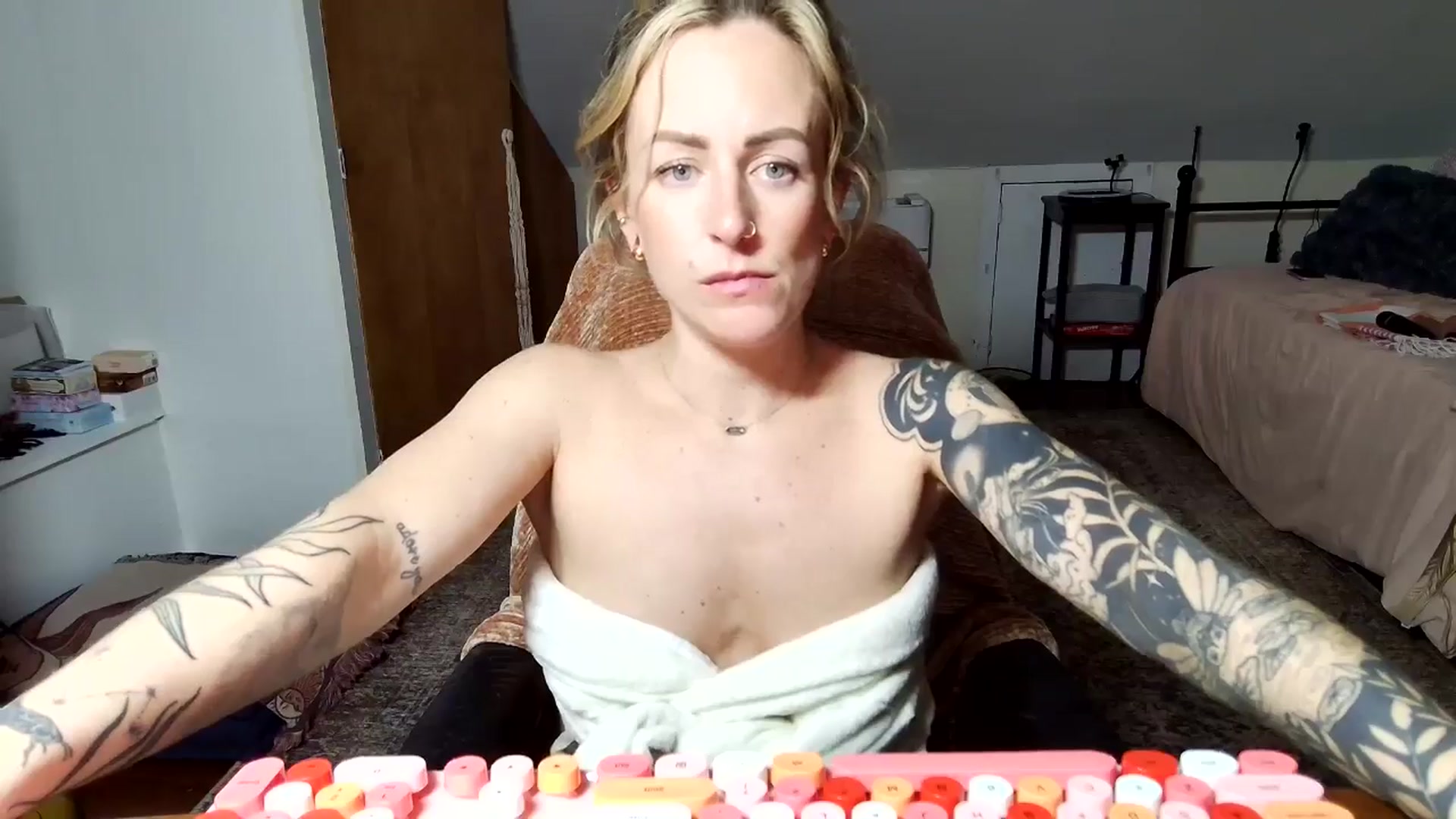 Gallery image thumbnail from Lena_bee's myfreecams stream on, 02/01/2025, 02:52 image 2 of 20