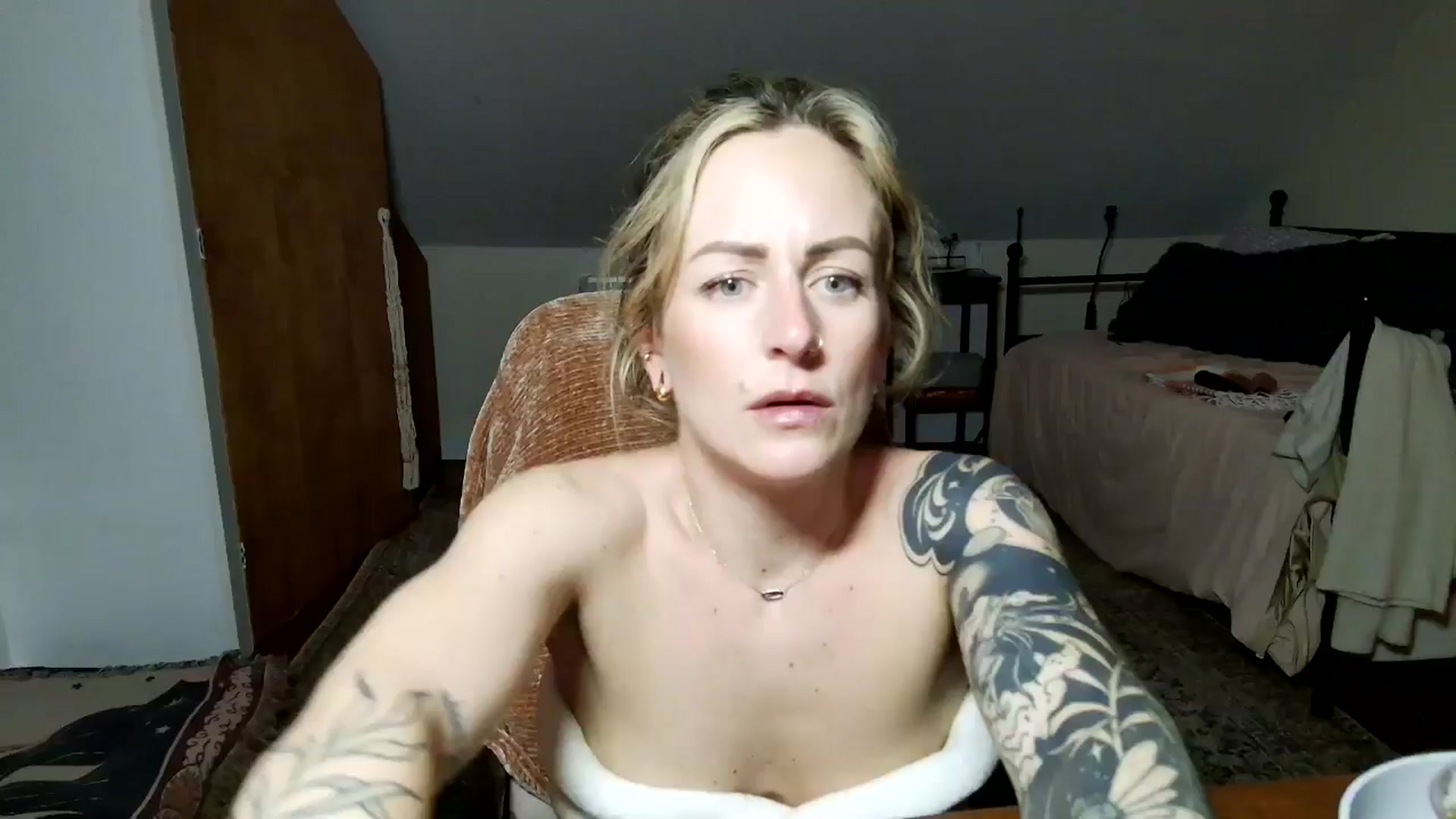 Gallery image thumbnail from Lena_bee's myfreecams stream on, 02/01/2025, 02:52 image 14 of 20
