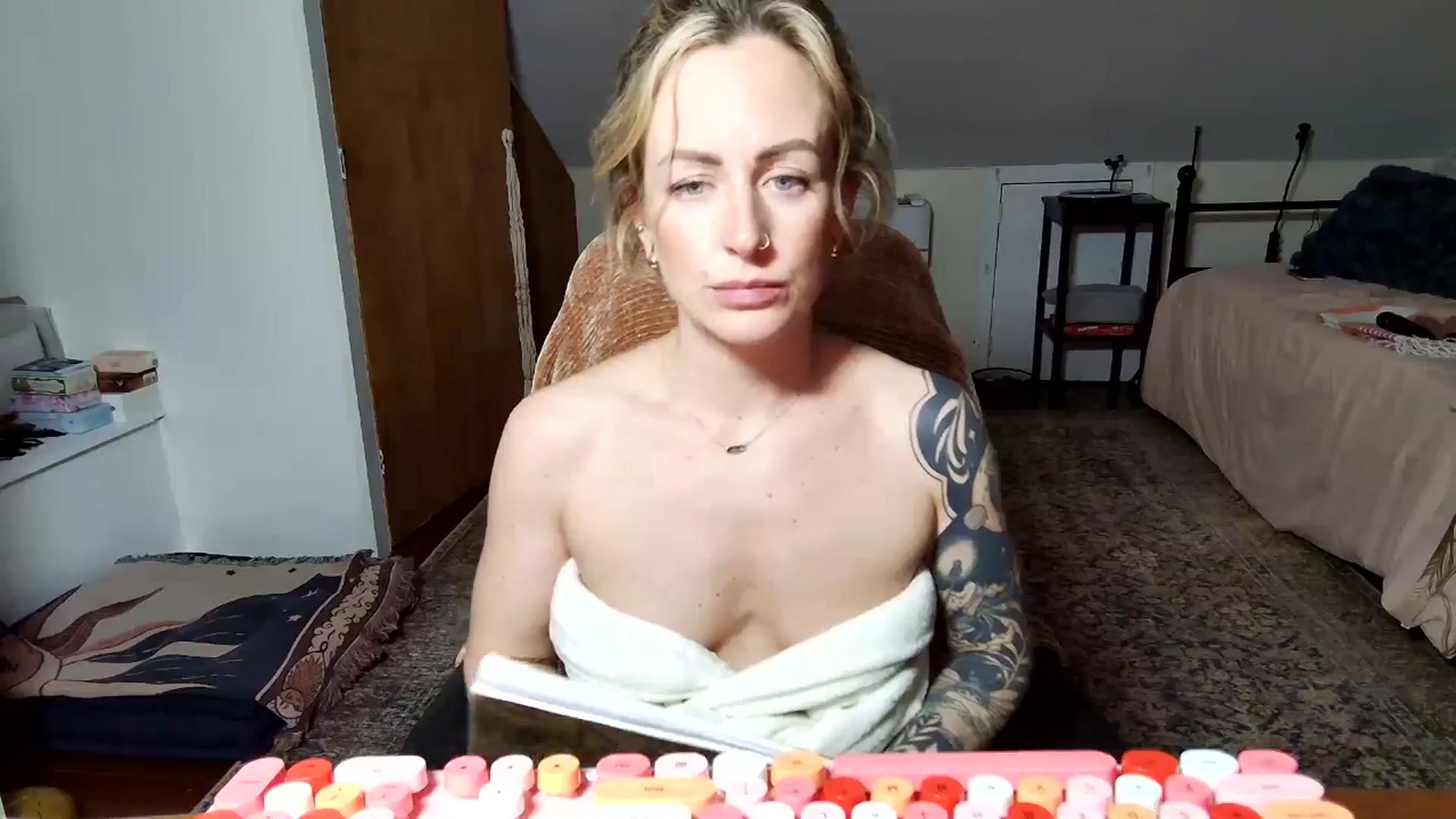 Gallery image thumbnail from Lena_bee's myfreecams stream on, 02/01/2025, 02:52 image 3 of 20