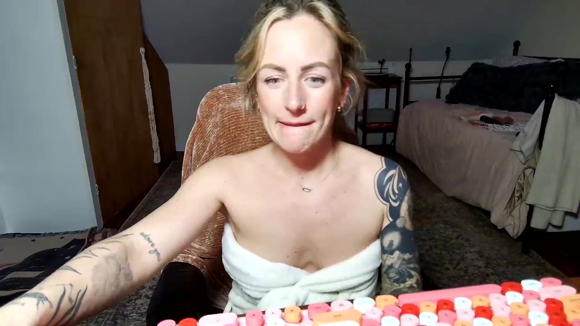 Gallery image thumbnail from Lena_bee's myfreecams stream on, 02/01/2025, 02:52 image 7 of 20